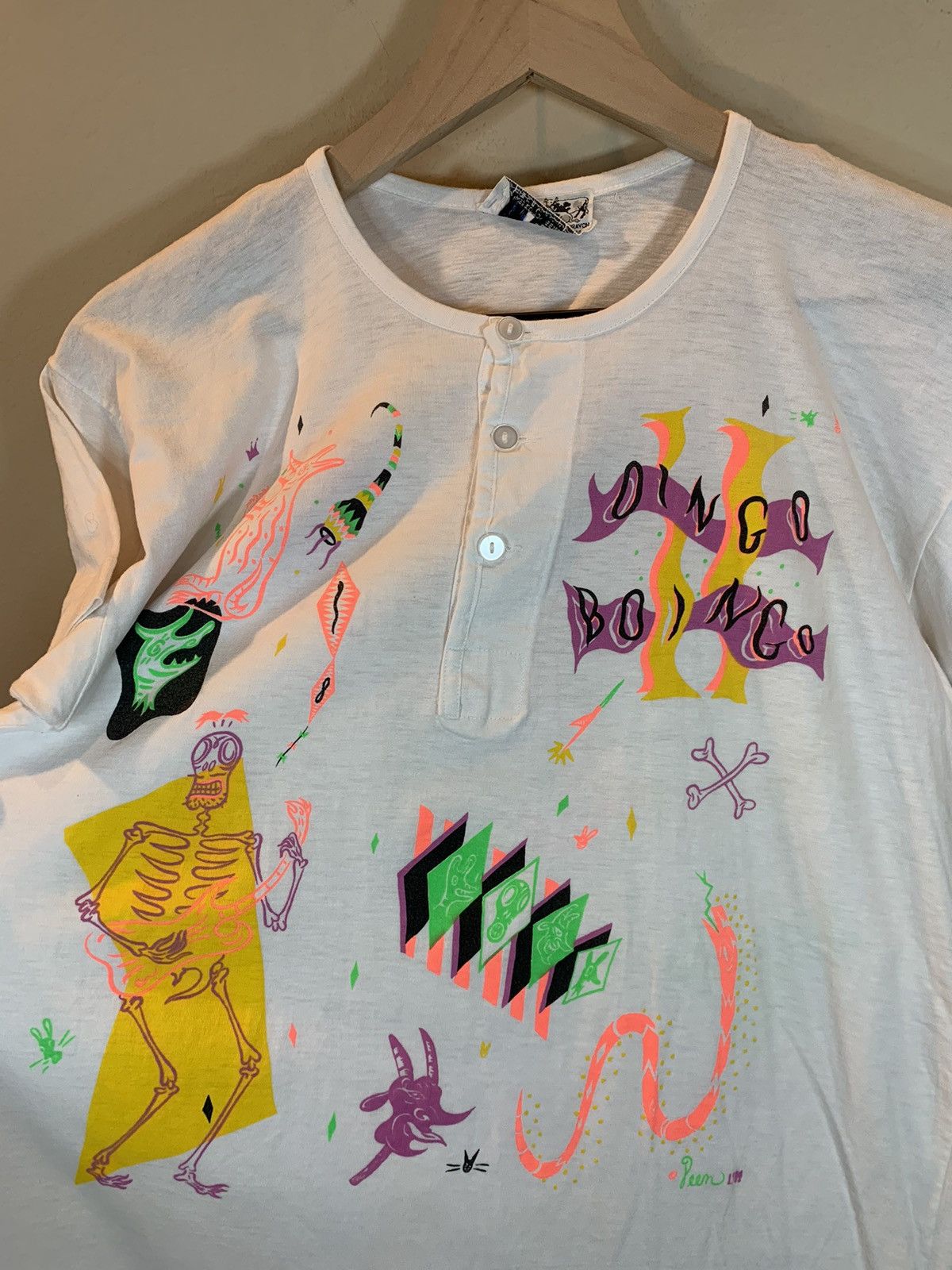 Band Tees × Vintage *RARE* Vintage 1984 Oingo Boingo Single Stitch Henley Shirt Size US M / EU 48-50 / 2 - 3 Thumbnail