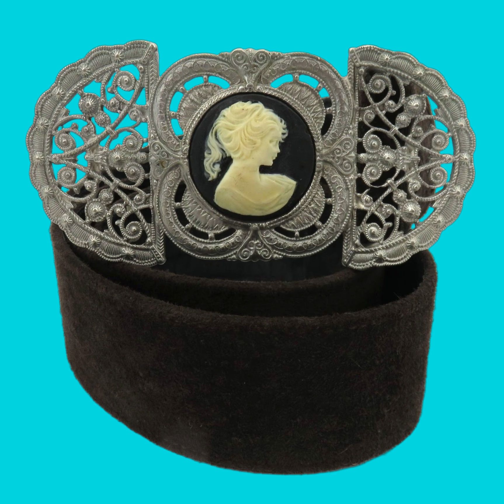 Ben Amun Women Small Brown Suede Leather Silver Metal Cameo Belt Isaac Manevitz Vintage Ben-Amun by Isaac Manevitz Satin Belt main image 3