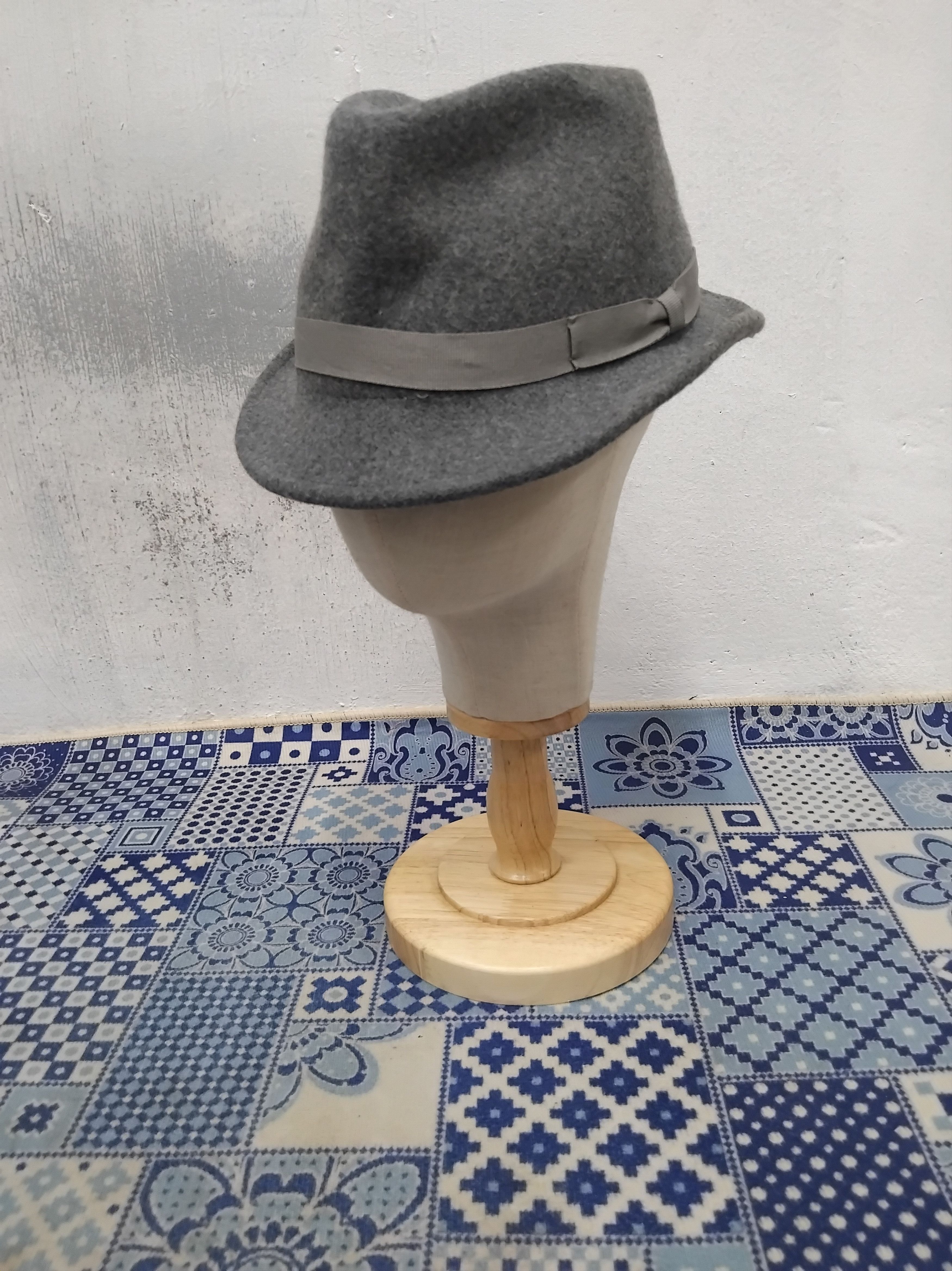 Uniqlo 💥Uniqlo grey colour fedora hat Size ONE SIZE - 1 Thumbnail