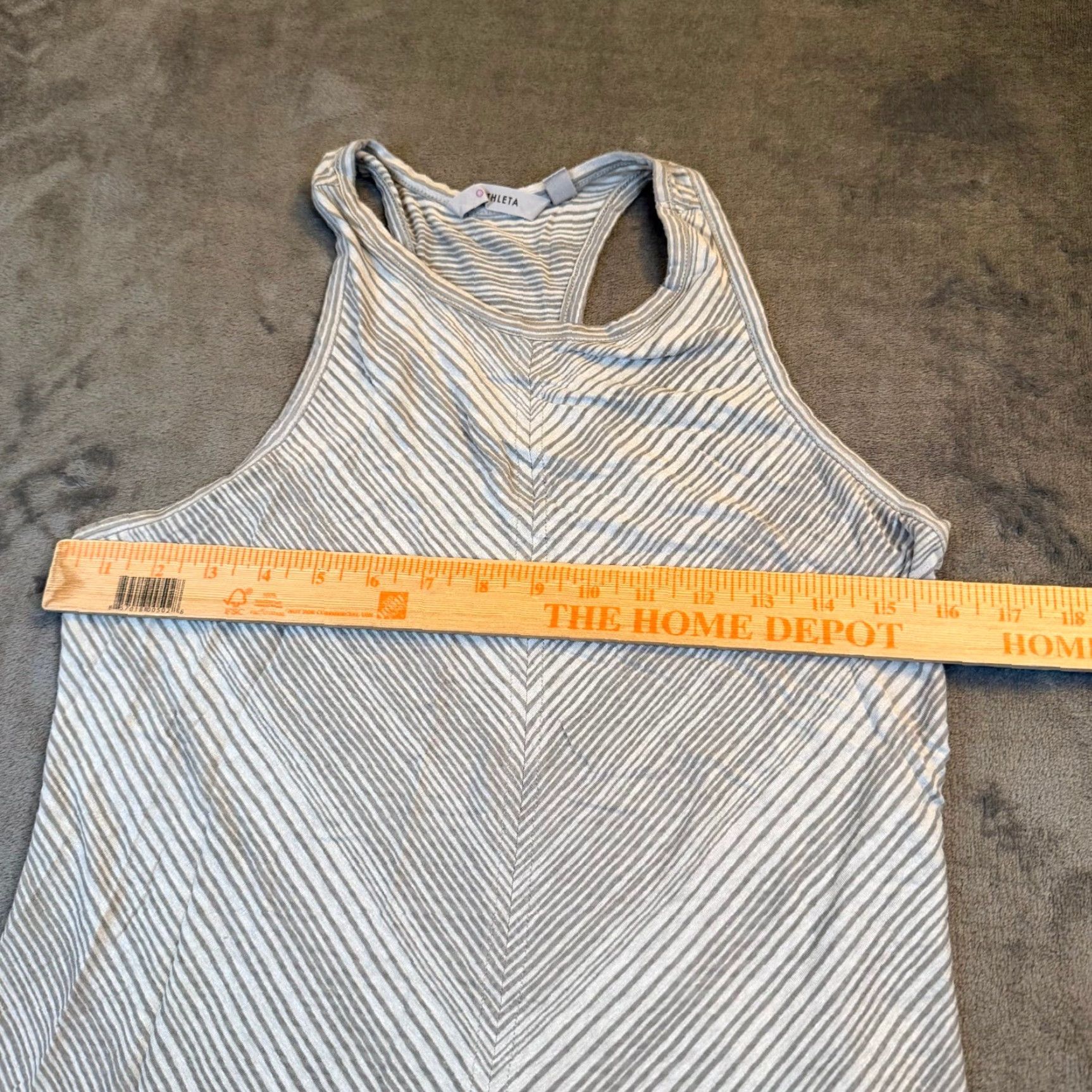Athleta Athleta Racerback Tank Top Womens Small Gray White Chevron Striped High Neck Athletic Activewear Shirt Size S / US 4 / IT 40 - 6 Thumbnail