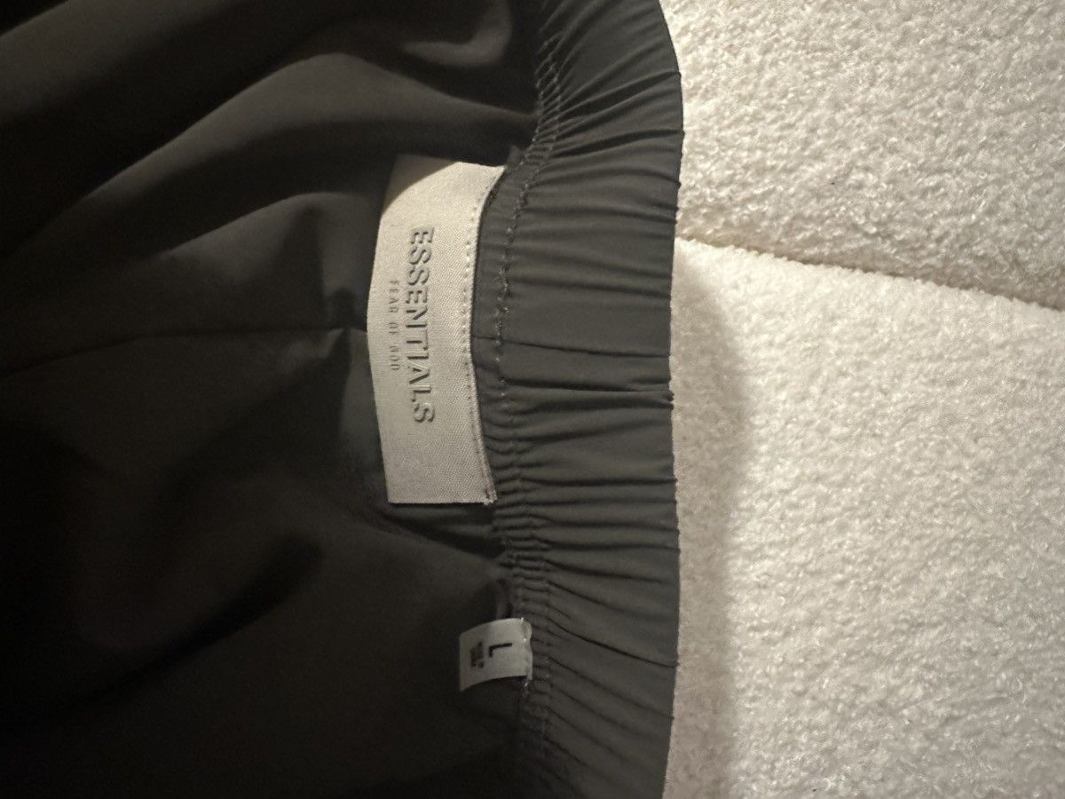 Essentials × Fear of God Fear of God Essentials Nylon Joggers Size US 32 / EU 48 - 5 Thumbnail