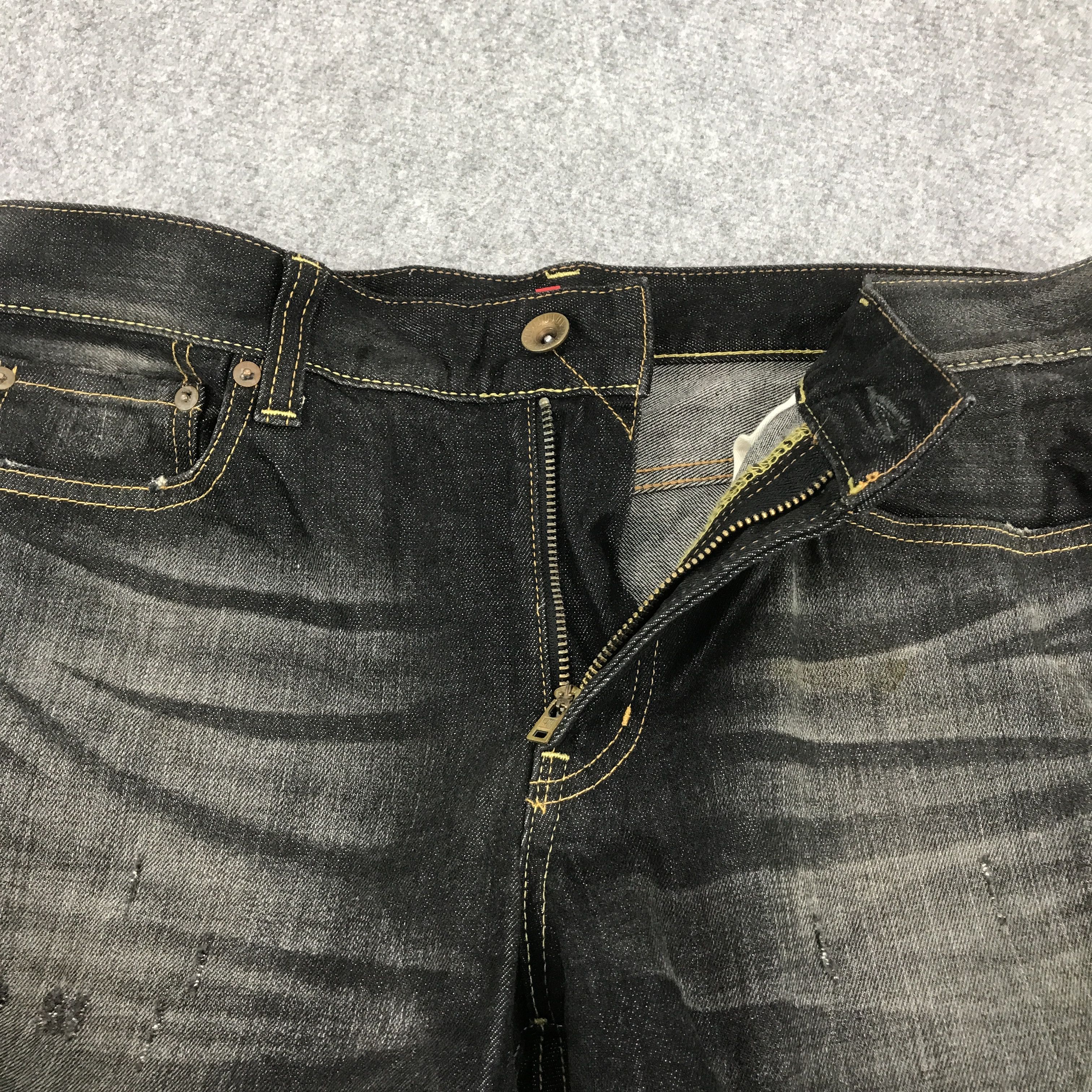 Jun Takahashi × Uniqlo JAPAN BLACK DENIM UNIQLO DISTRESSED DENIM PANTS Size US 34 / EU 50 - 7 Thumbnail