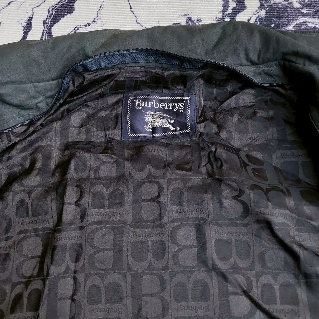 Burberry Burberry’s Vintage Parka with Hidden Hood & Nova Check Liner Size US L / EU 52-54 / 3 - 12 Thumbnail