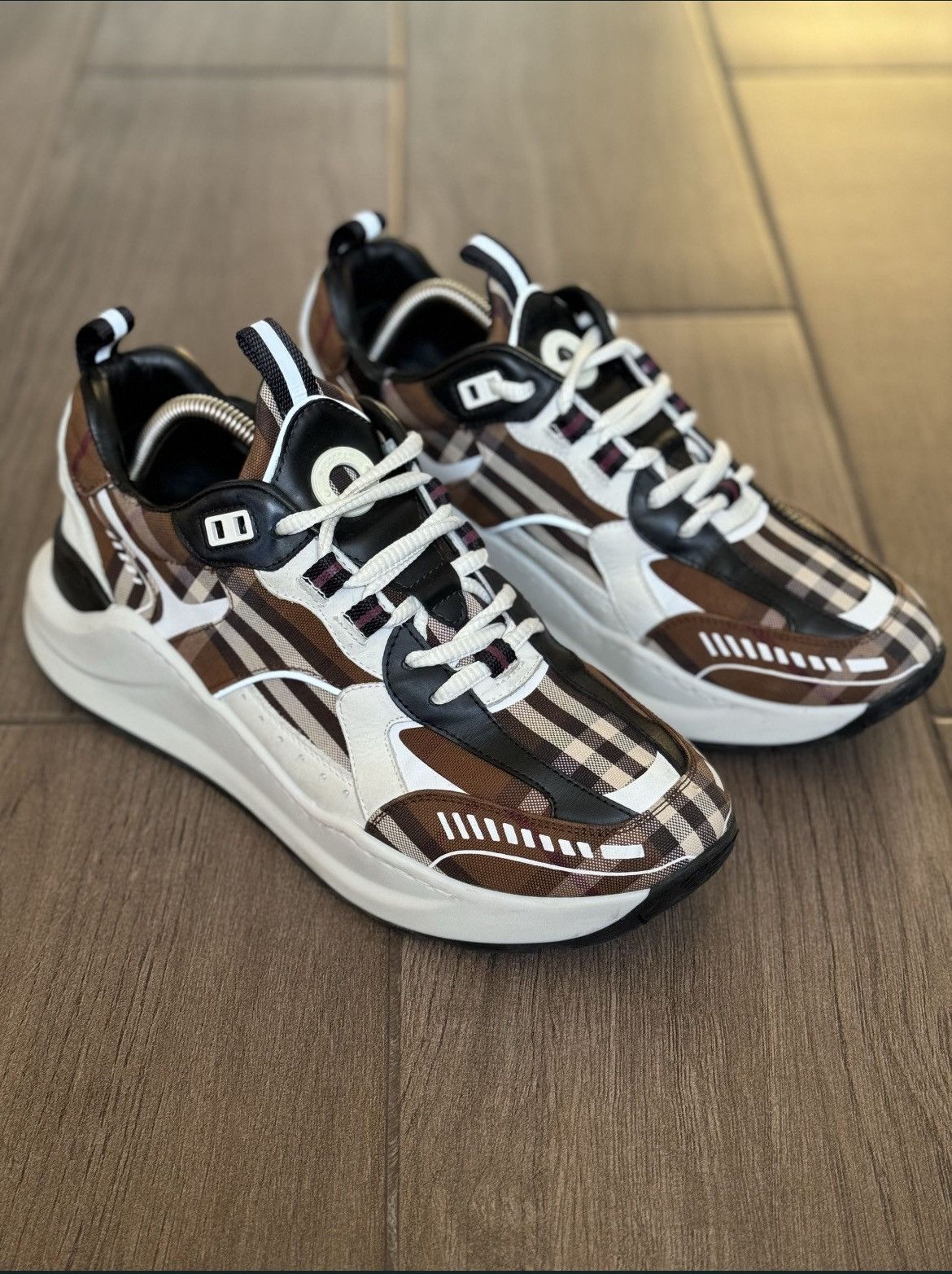 Burberry Burberry sean low top sneakers shoes Size US 9 / EU 42 - 1 Thumbnail