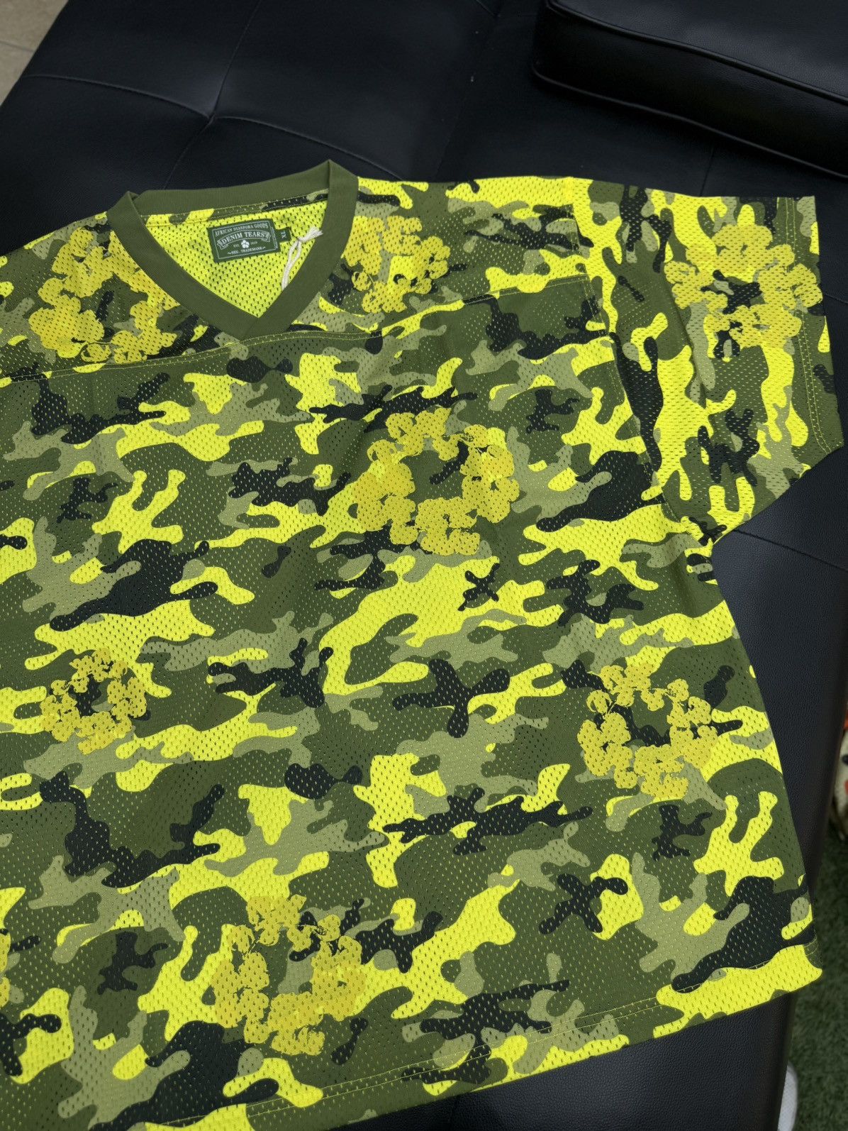 DENIM TEARS Denim Tears Yellow Camo Cotton Wreath Jersey Size XL (NEW) Size US XL / EU 56 / 4 - 2 Thumbnail