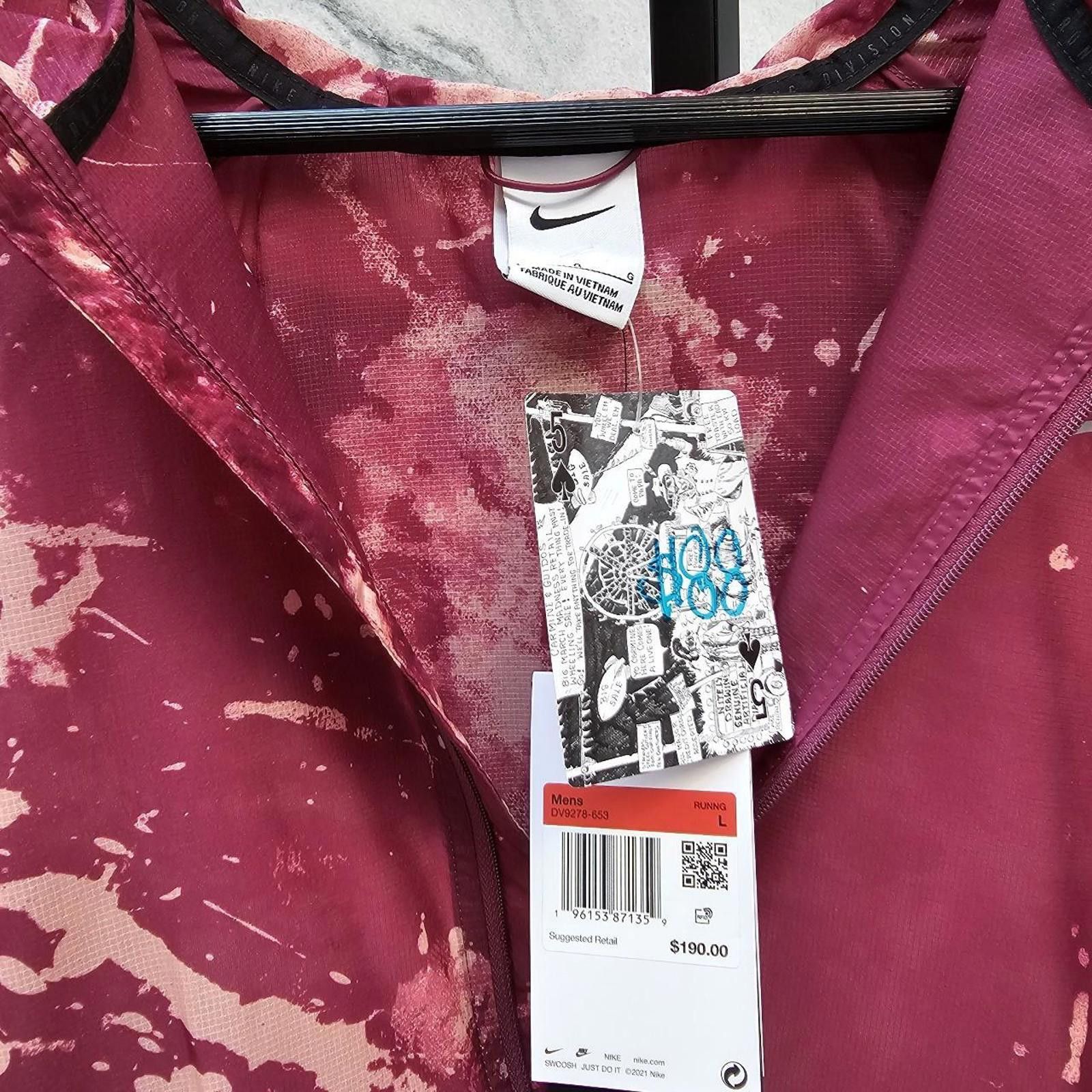 Nike Nike Men's Cream and Burgundy Jacket Size US L / EU 52-54 / 3 - 5 Thumbnail