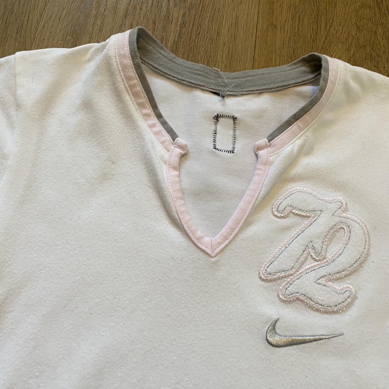 Nike Nike white and pink t-shirt with a Y2K vibe Size US XS / EU 42 / 0 - 3 Thumbnail