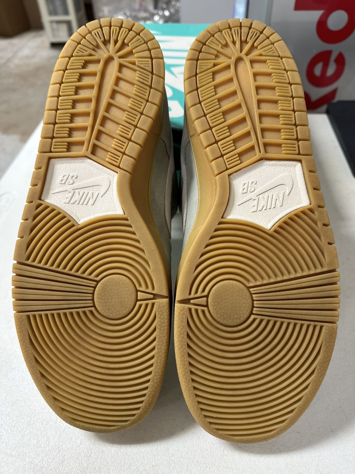 Nike SB Nike sb low island green gum Size US 11.5 / EU 44-45 - 7 Thumbnail