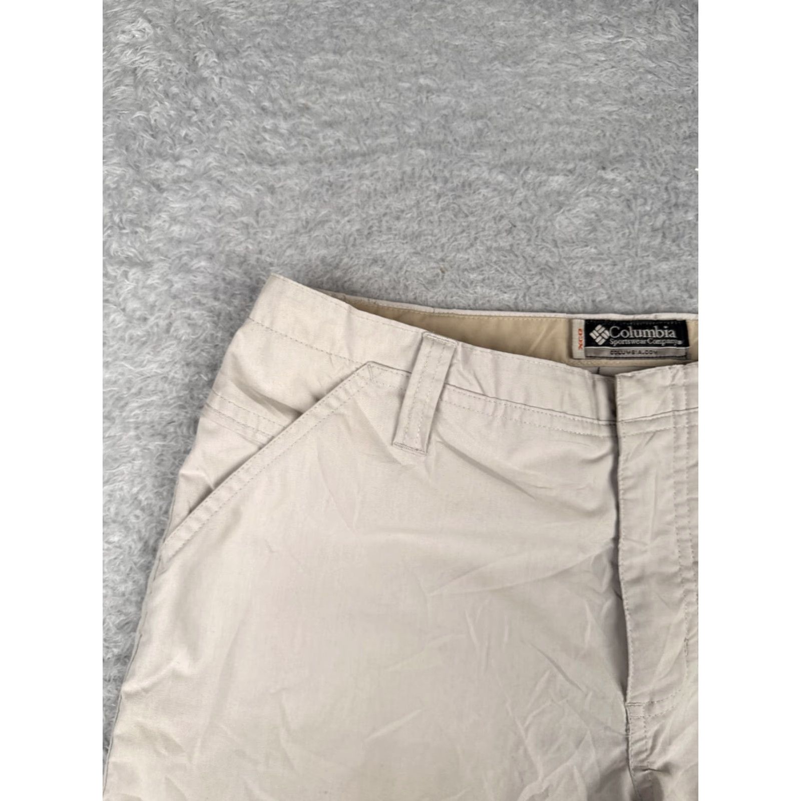 Vintage VINTAGE Columbia Shorts Womens Cargo Beige 4 28x5 Polyester Blend Hike Hiking Size 27" / US 4 / IT 40 - 4 Thumbnail