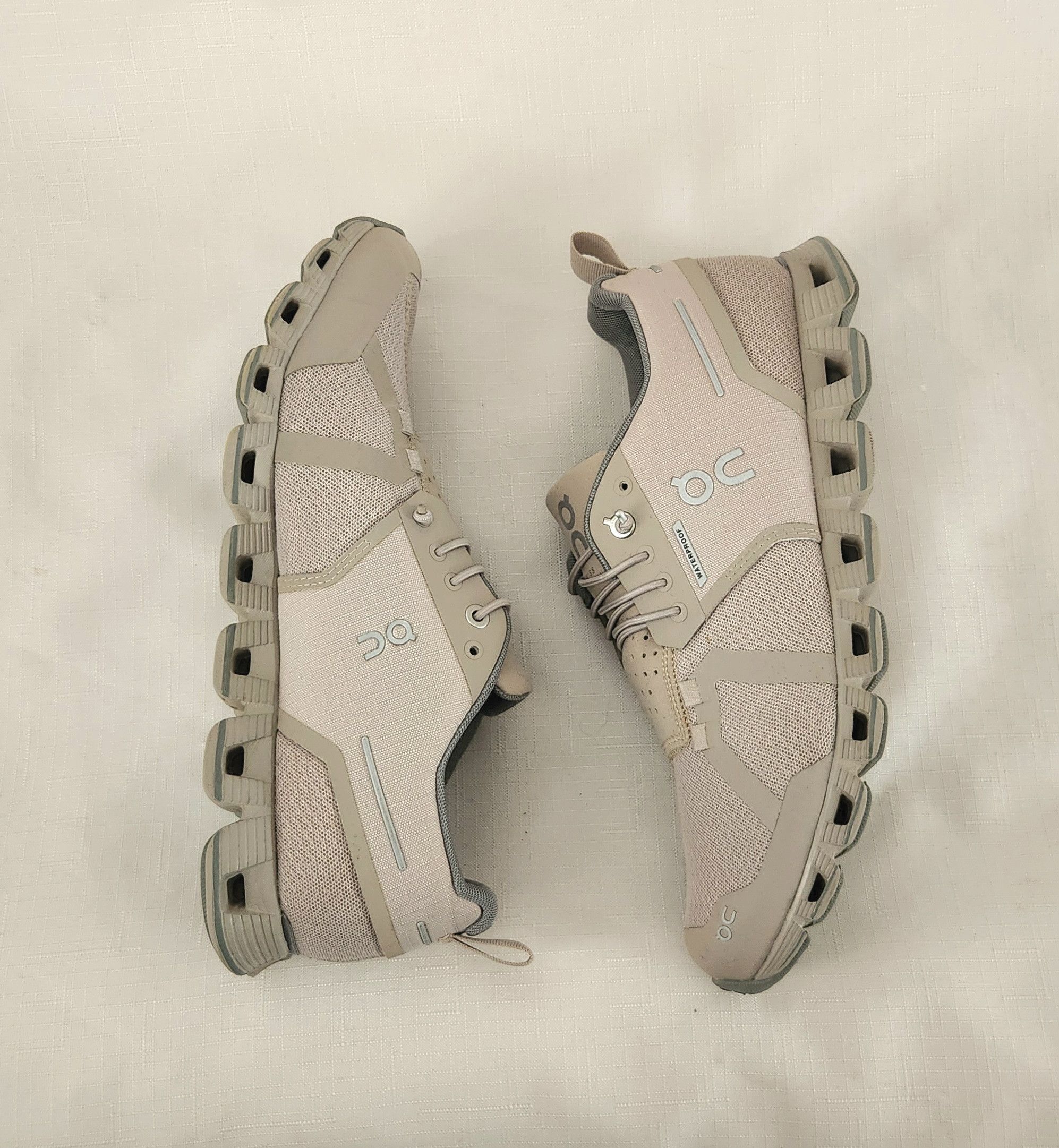 On ON Running Cloud Swiss Engineering Waterproof Womens SZ 9 Size US 9 / IT 39 - 6 Thumbnail