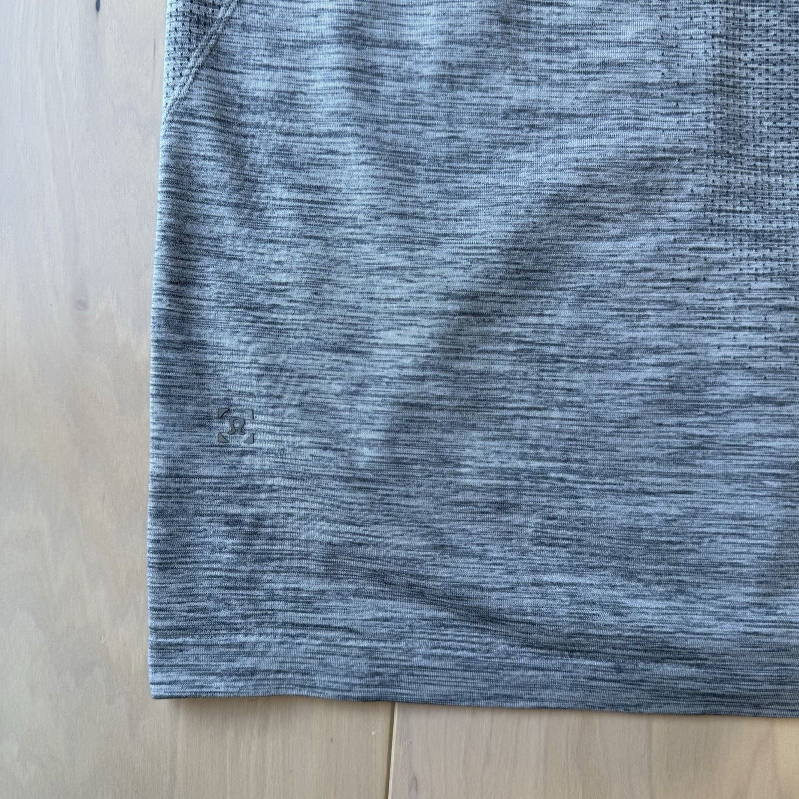 Lululemon Lululemon Vent Shirt Medium Gray Yoga Running Workout Size US M / EU 48-50 / 2 - 7 Thumbnail