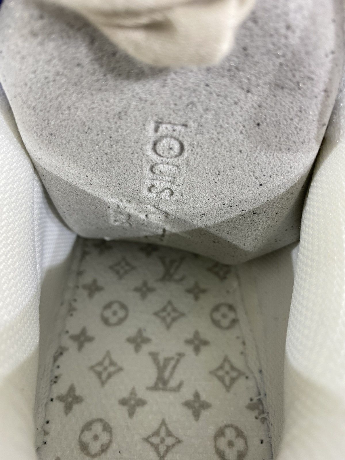 Louis Vuitton Louis Vuitton X Nike X Off White 9.5 Air Force 1 Graffiti Size US 9.5 / EU 42-43 - 14 Thumbnail