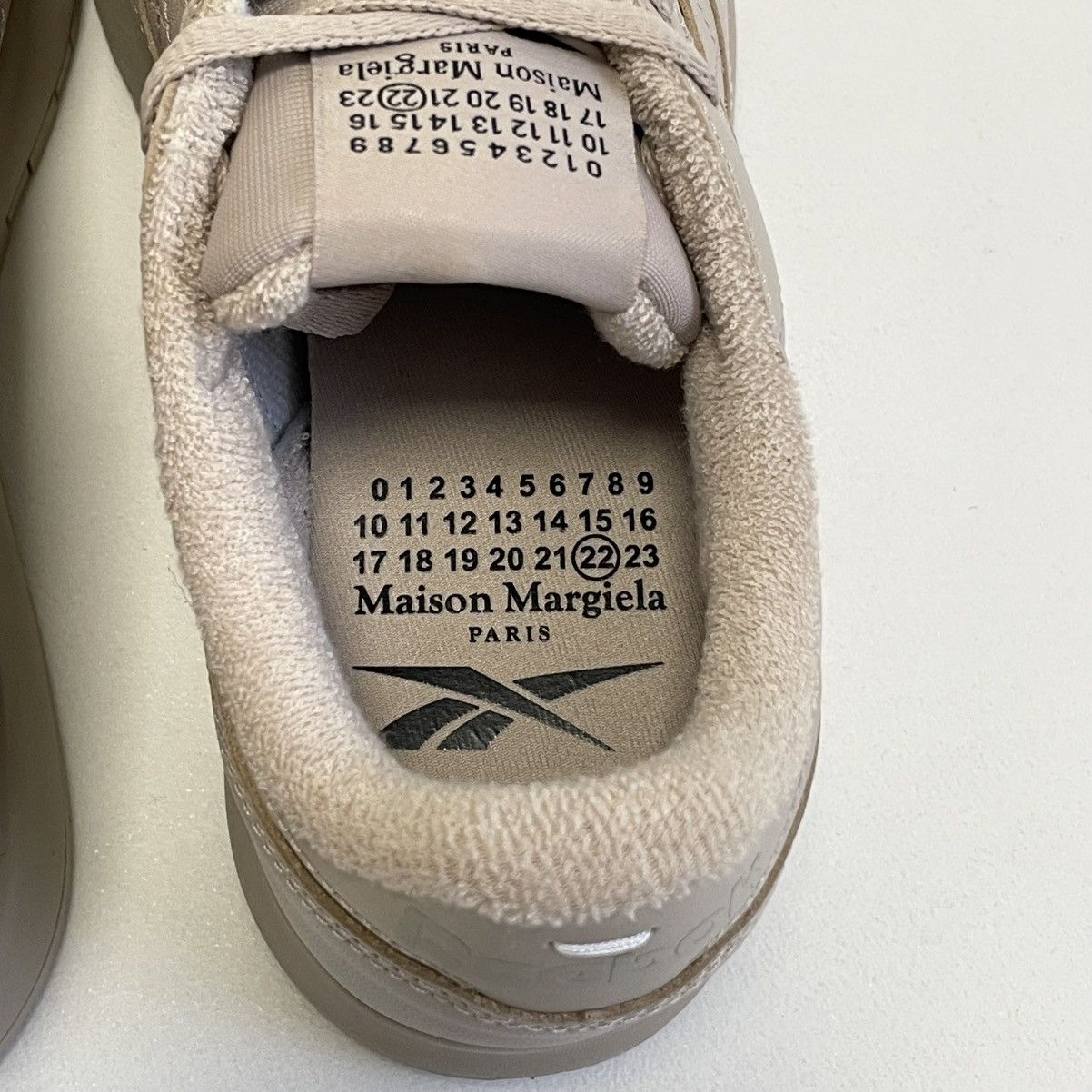 Maison Margiela × Reebok Beige Leather ‘Project 0 CL’ Tabi Sneakers Size US 10 / IT 40 - 13 Thumbnail