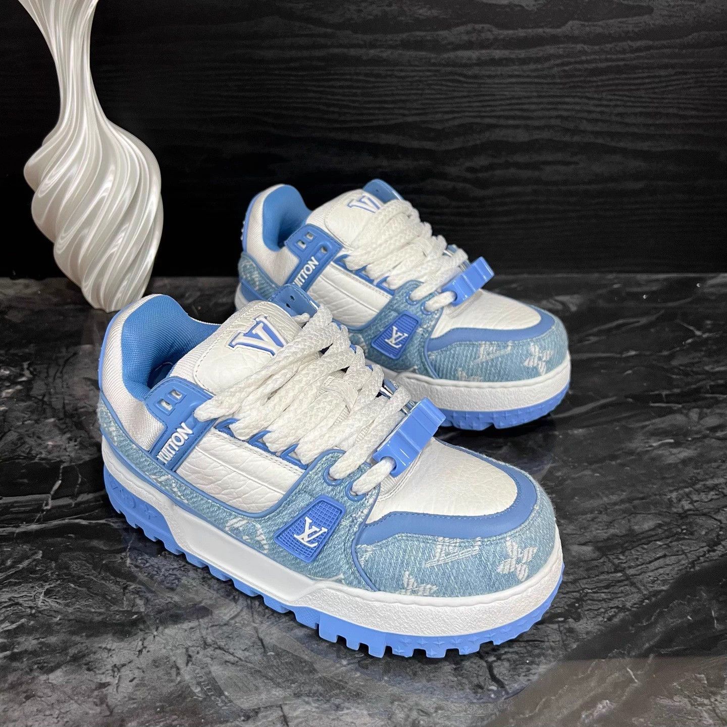 Louis Vuitton TrainerMax white and blue denim trainers size 36 Size US 5 / IT 35 - 3 Thumbnail