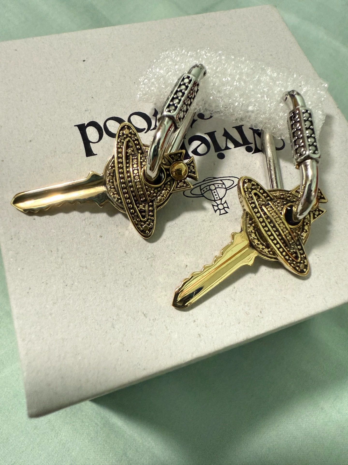 Vintage vintage key earrings with intricate design Size ONE SIZE - 1 Thumbnail