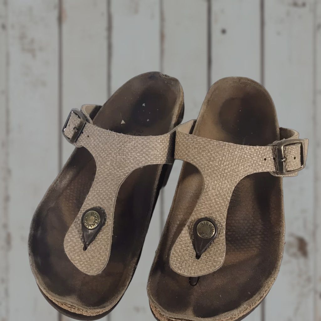 Birkenstock VINTAGE? No—Birkenstock Gizeh Sandal Leather Beige Sandcastle Womens Size 5 Sandal Slip On Comfort Cushioned Buckle Plain Thong Summer 5 Womens Size US 5 / IT 35 - 1 Thumbnail