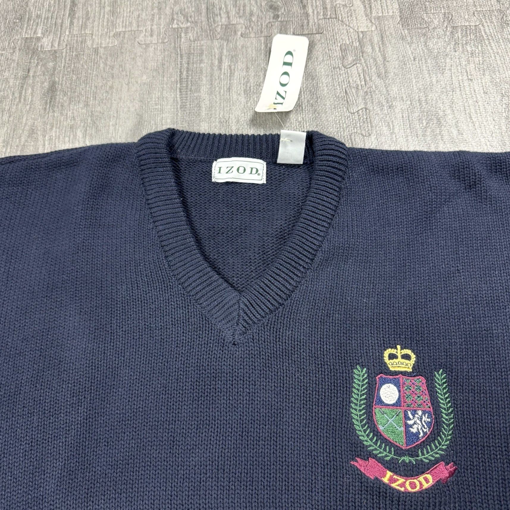 Izod VINTAGE IZOD 80S EMBROIDERED CREST V-NECK PULLOVER SWEATER L NAVY COTTON MENS Size US L / EU 52-54 / 3 - 2 Thumbnail