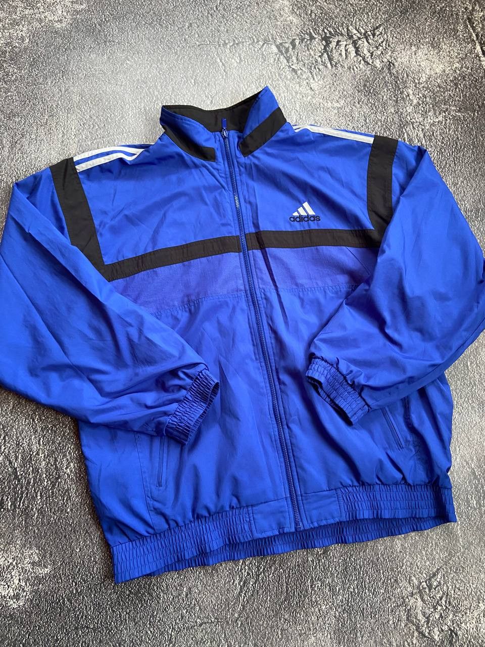 Vintage Vintage Adidas big print nylon jacket Size US L / EU 52-54 / 3 - 4 Thumbnail
