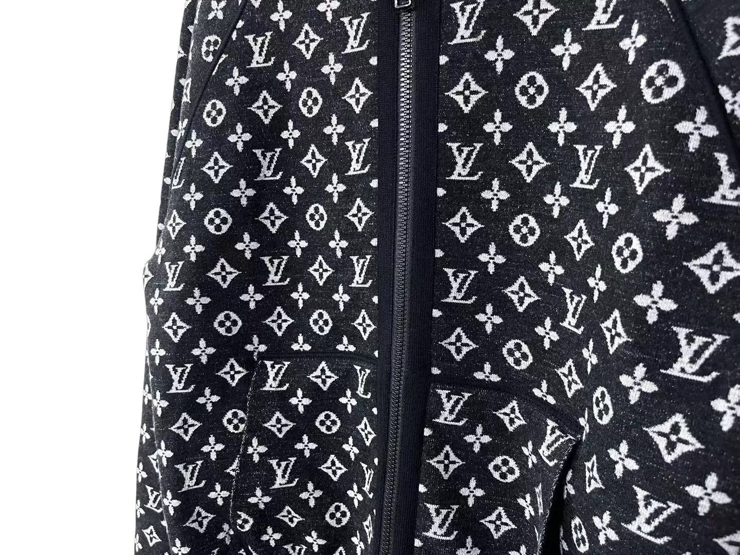Louis Vuitton LV Monogram double-faced wool knit jacket size S Size US S / EU 44-46 / 1 - 2 Thumbnail