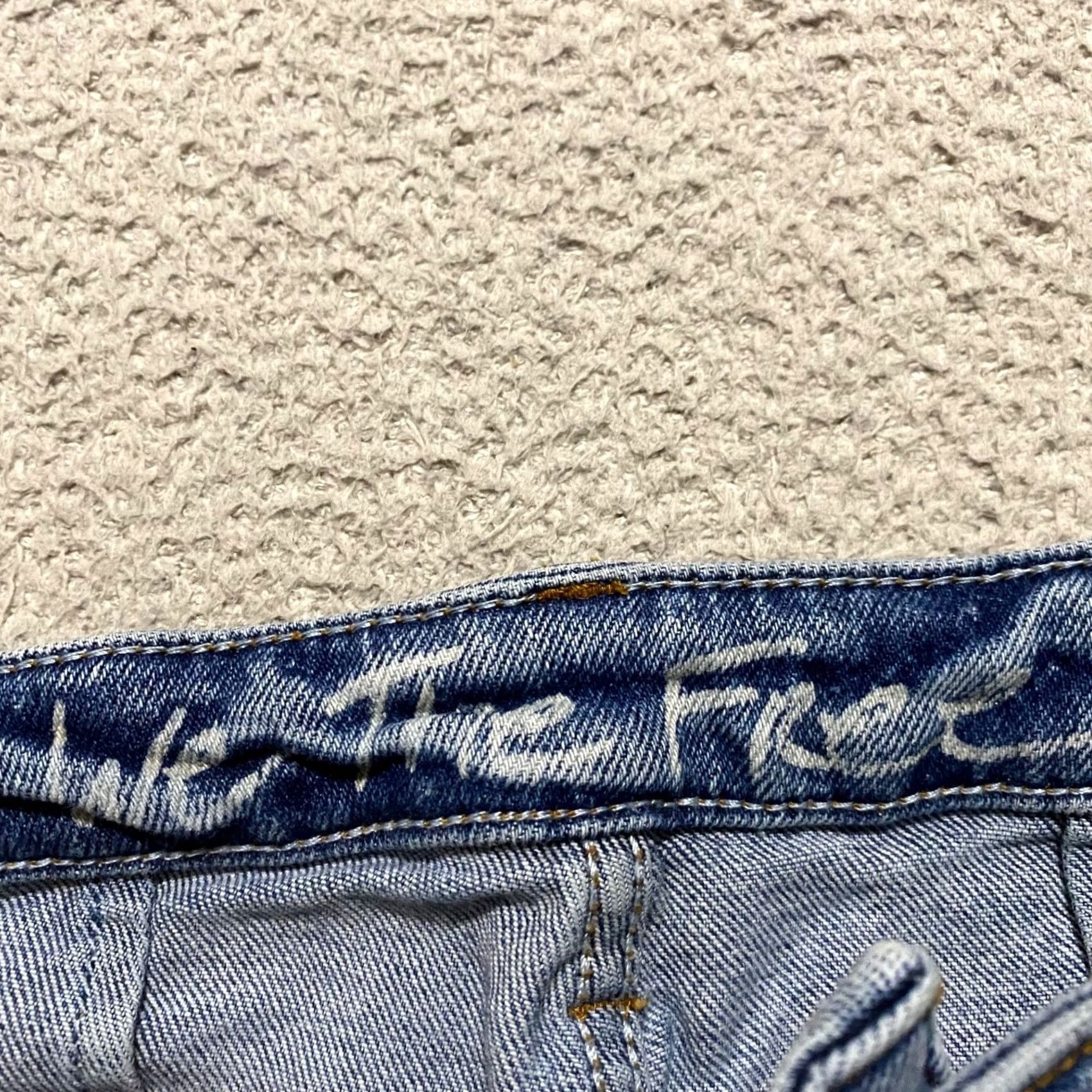 Free People Free People Blue Denim 27 Jean Shorts Bermuda Cut-Off Inseam 6" Womens Regular XS-26? Actually size 26. Size 26" / US 2 / IT 38 - 3 Thumbnail