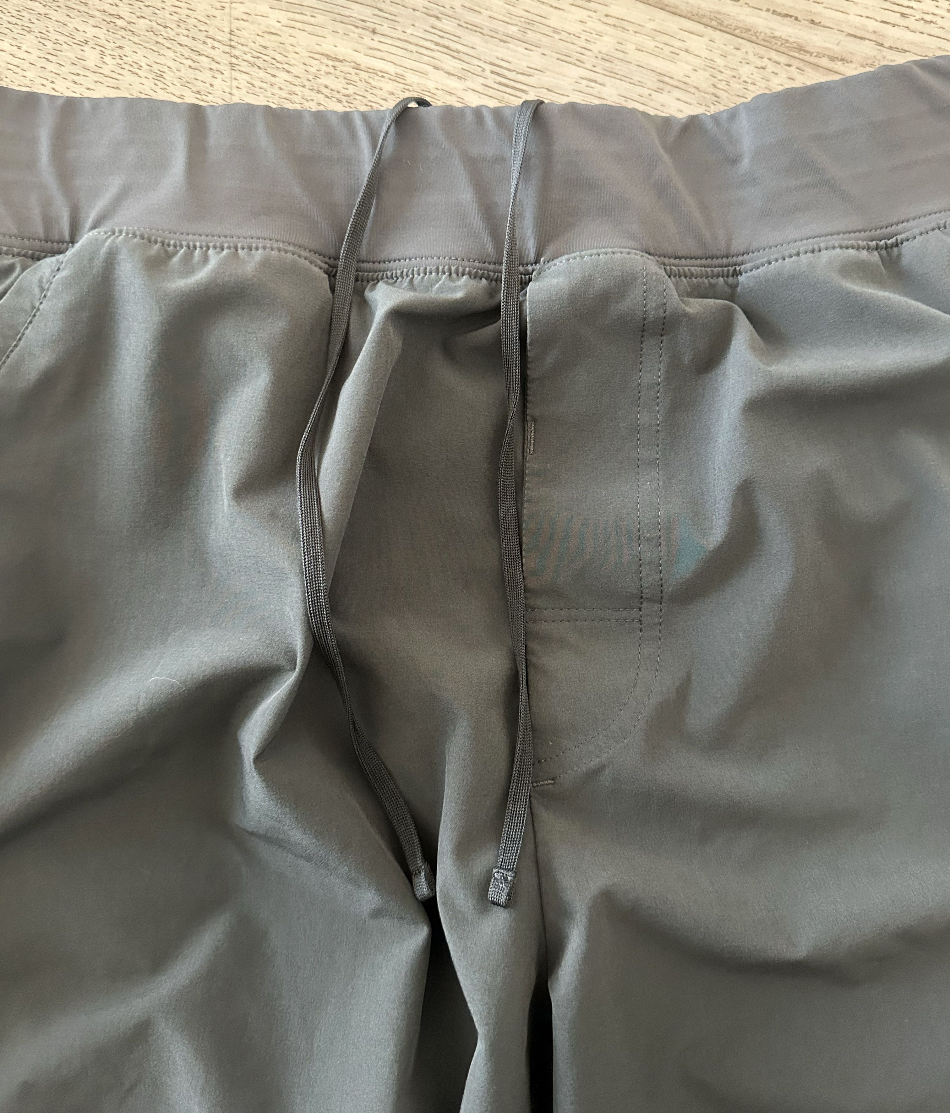 Alo Alo 7” Lightweight Nylon Short Size US 32 / EU 48 - 2 Thumbnail