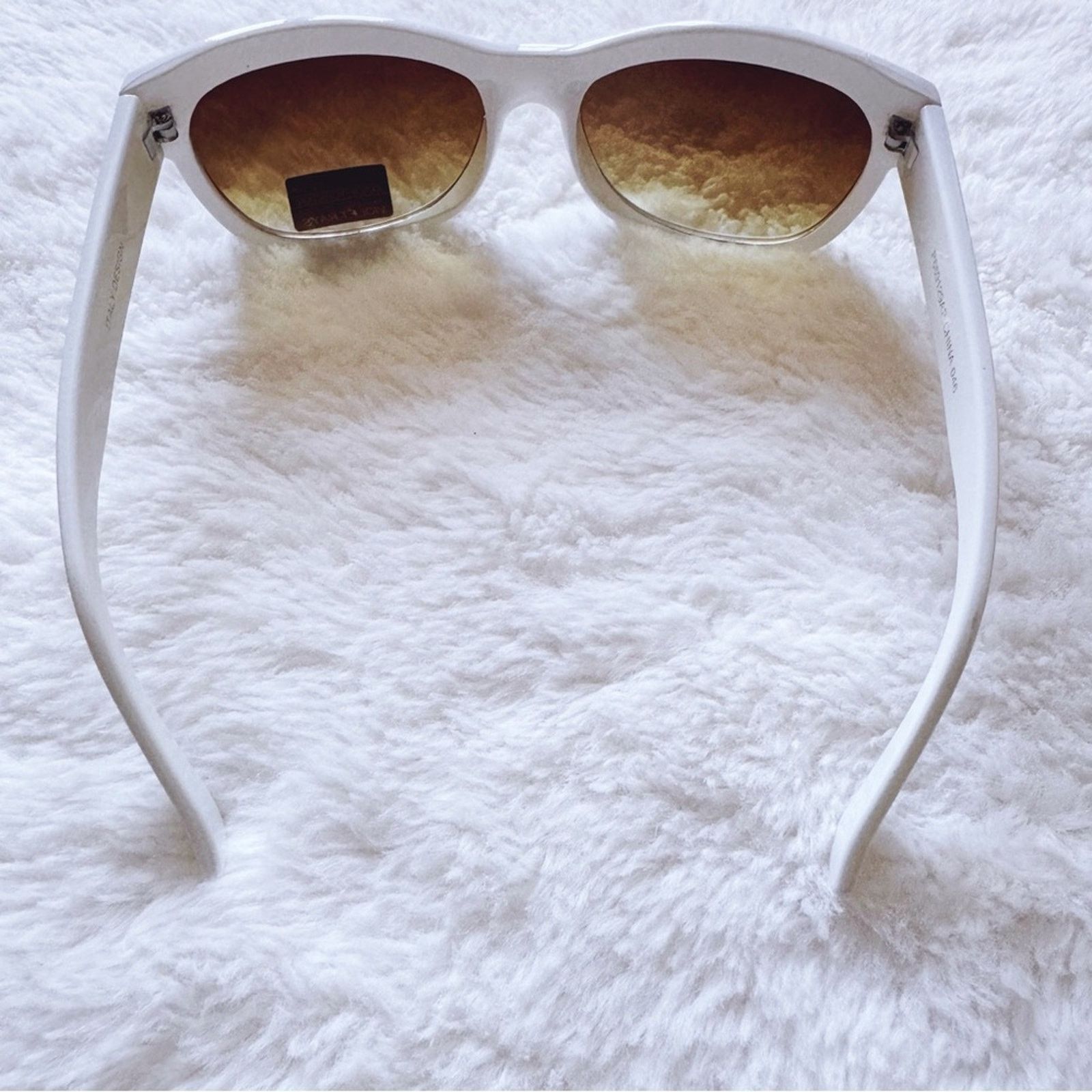 Other Rina White and Gold Sunglasses Size ONE SIZE - 10 Thumbnail
