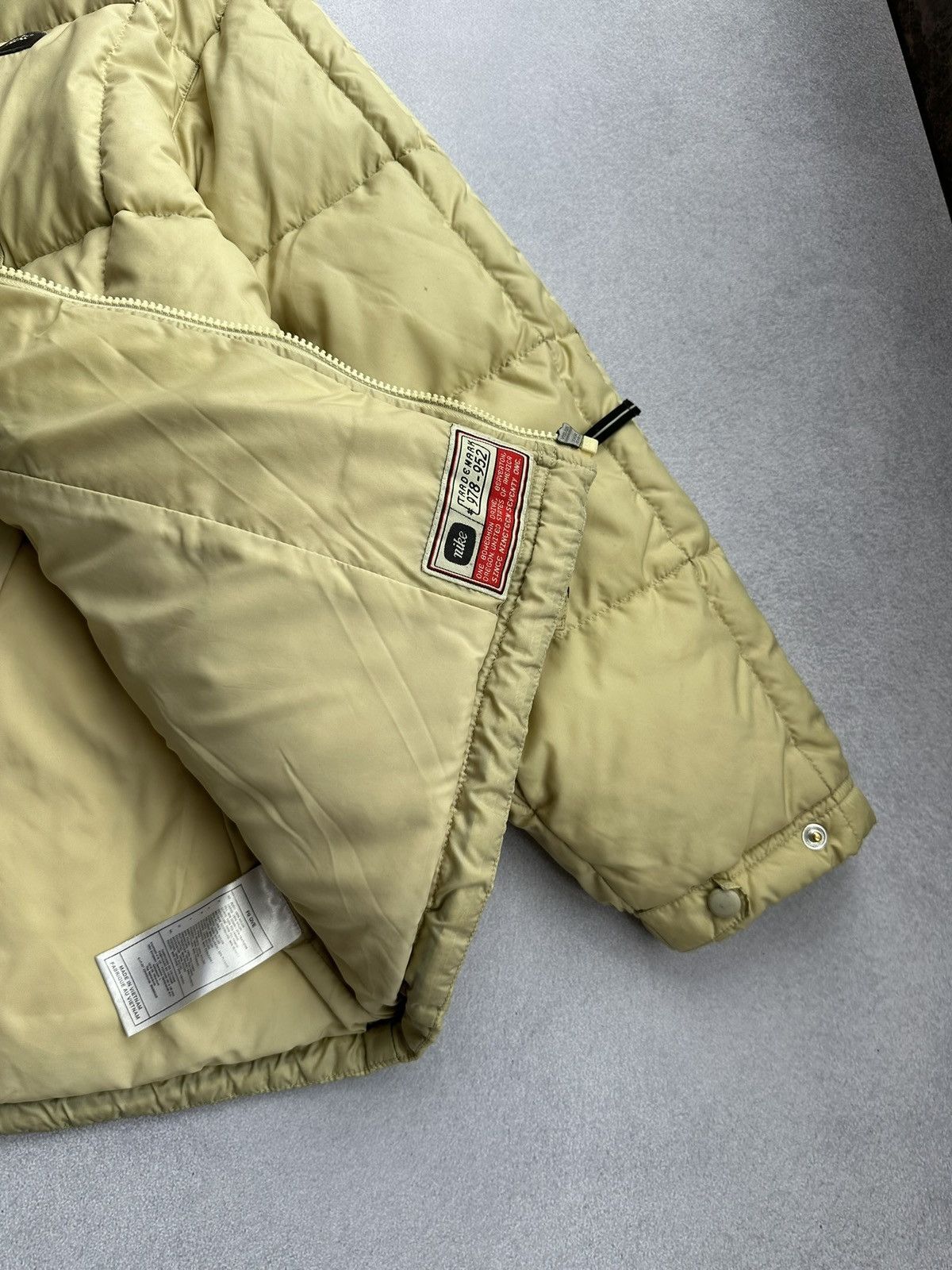 Nike × Vintage Vintage Nike Beige Y2K Heavy Puffer Jacket Size US L / EU 52-54 / 3 - 8 Thumbnail