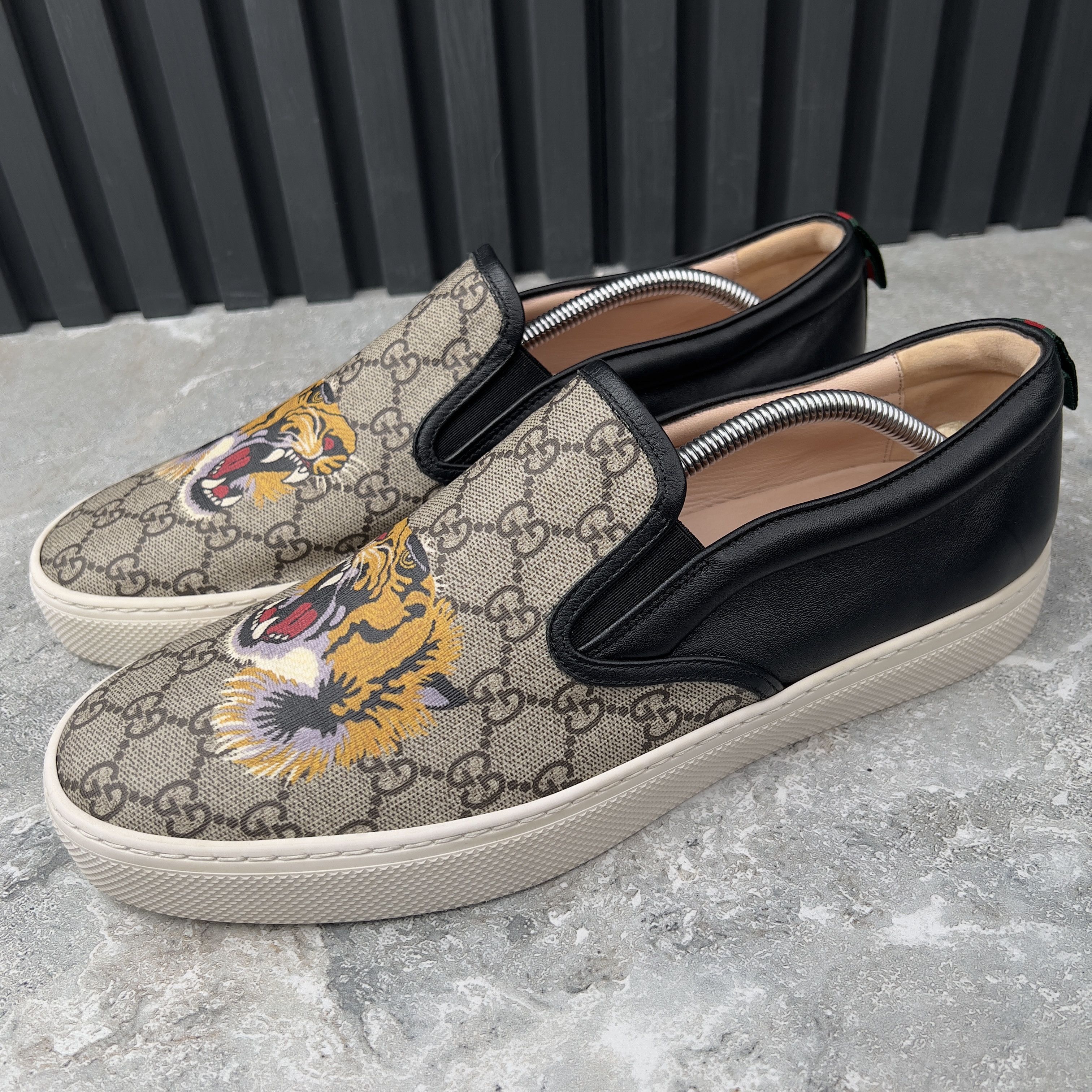 Gucci Gucci Dublin Tiger GG Supreme Slip-On Leather Size US 12 / EU 45 - 1 Thumbnail