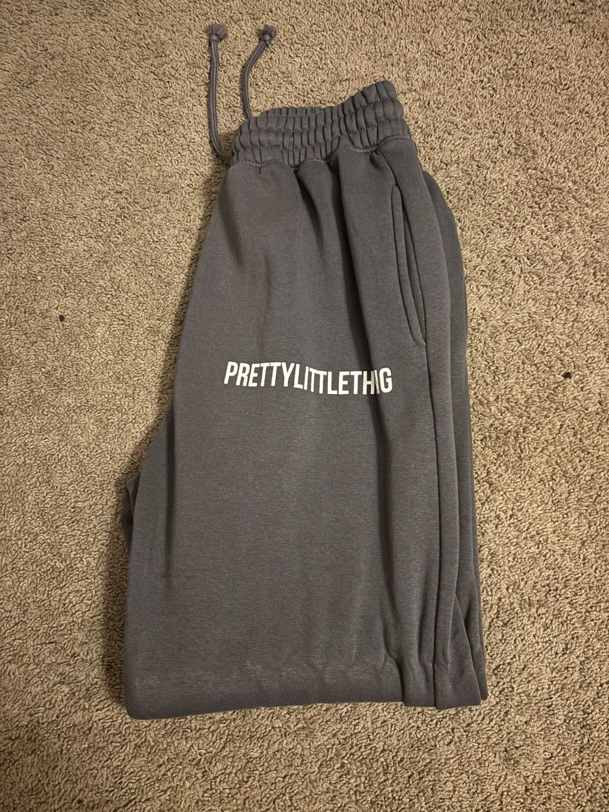 PrettyLittleThing Grey PLT sweatpants Size 28" / US 6 / IT 42 - 2 Thumbnail