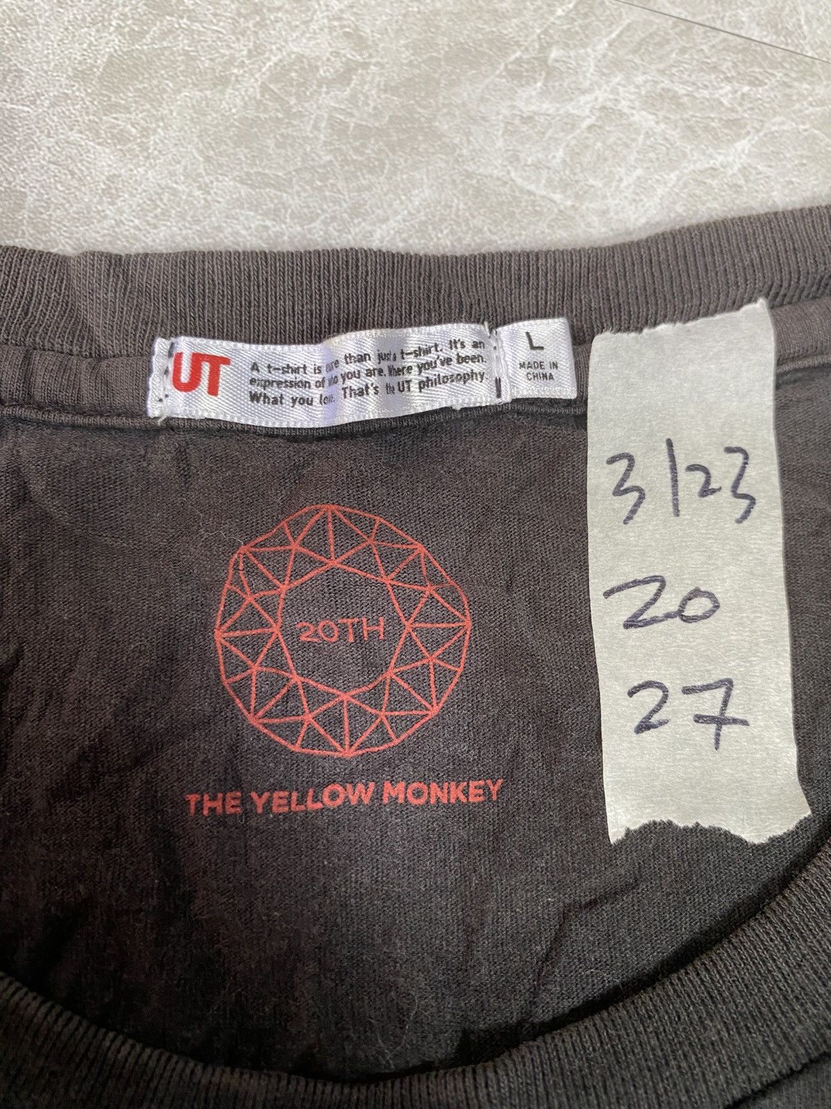 Uniqlo The yellow monkey big logo size M Size US M / EU 48-50 / 2 - 5 Thumbnail