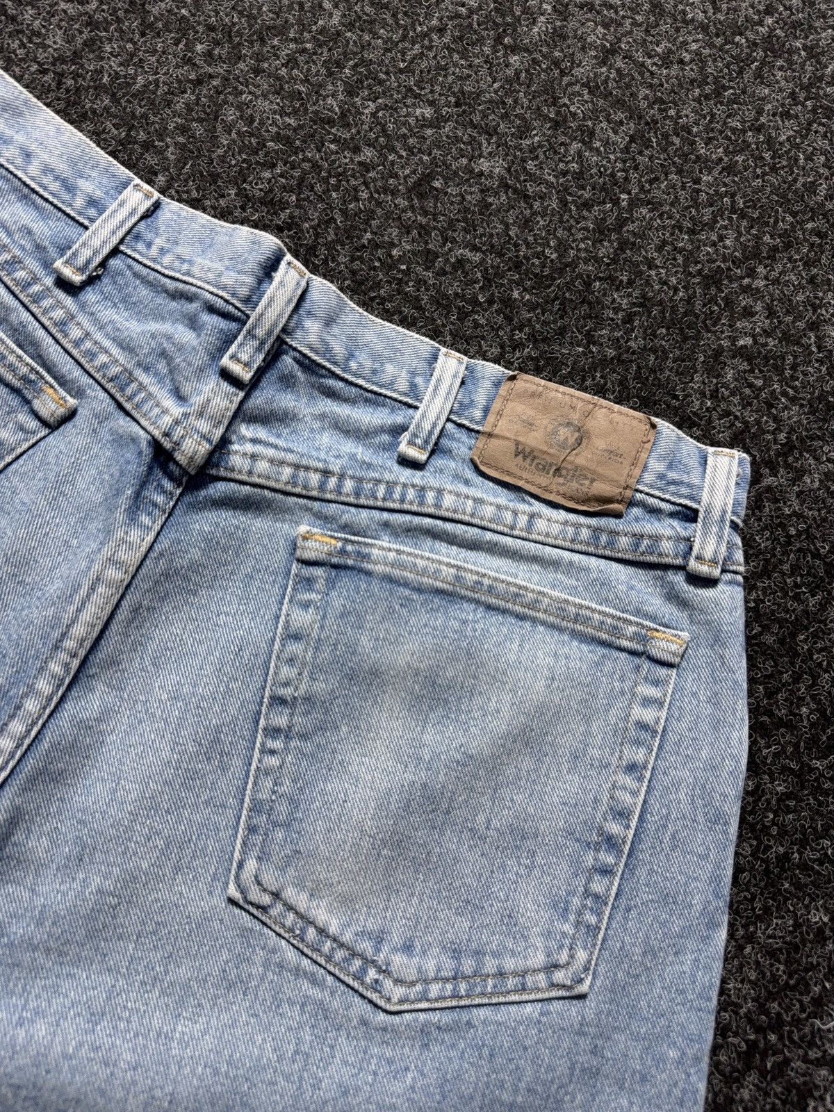 Wrangler 90s Wrangler Western USA Cowboy Light Wash Baggy Jeans Retro Size US 35 - 19 Thumbnail