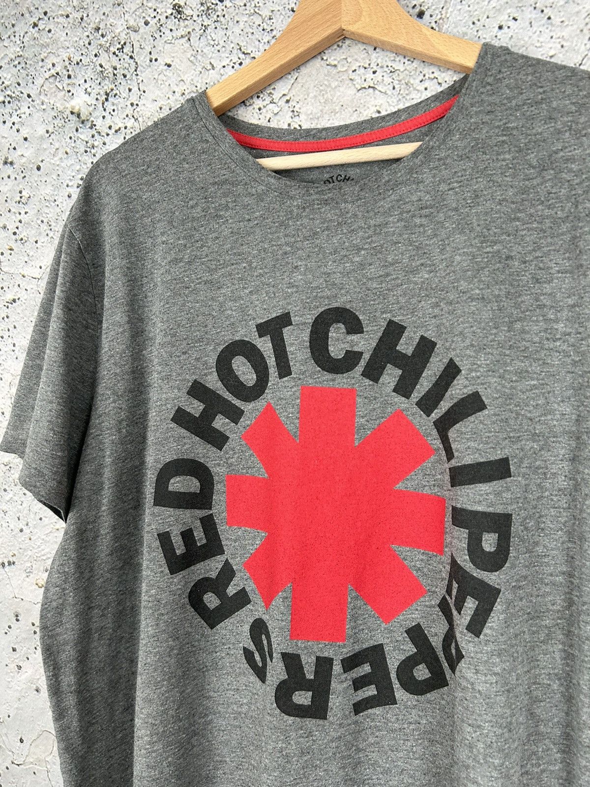 Band Tees Vintage Red Hot Chilli Peppers Rock Band Tee Graphic Logo Size US XL / EU 56 / 4 - 3 Thumbnail