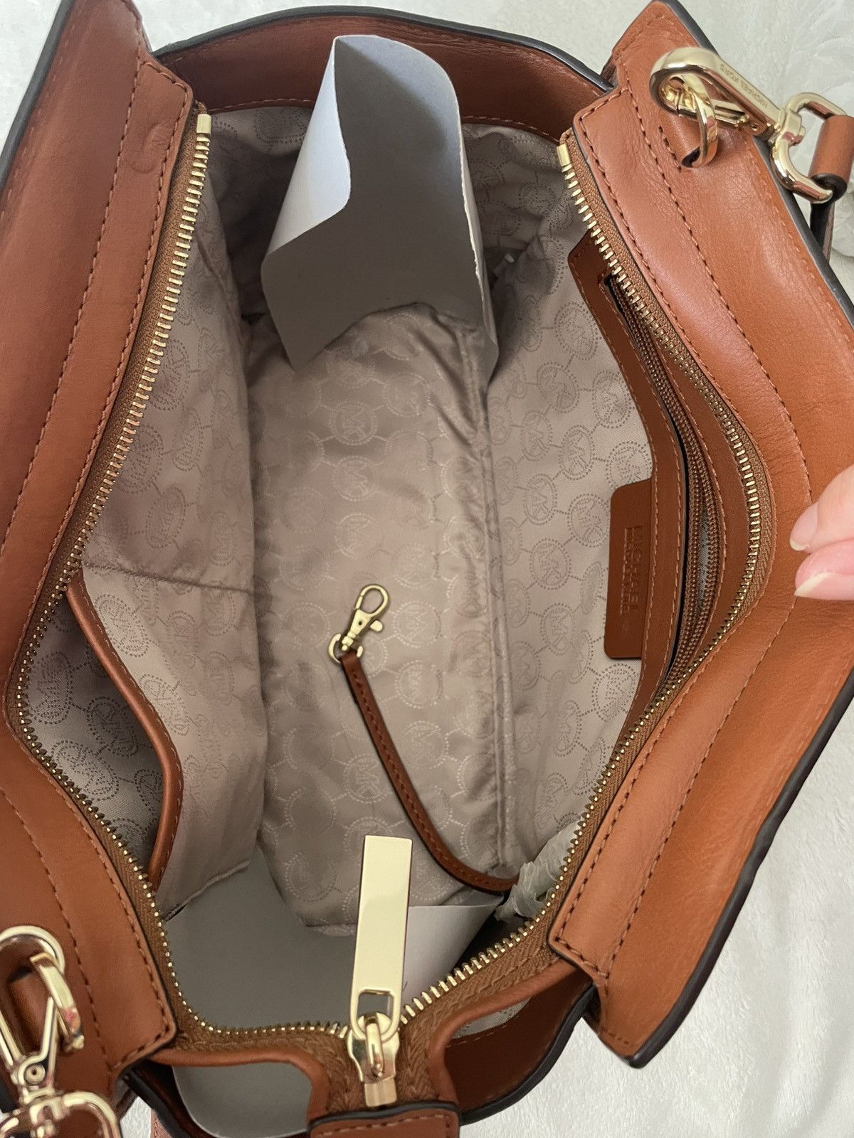 Michael Kors Michael Kors Selma Zip MD TZ Satchel Size ONE SIZE - 6 Thumbnail