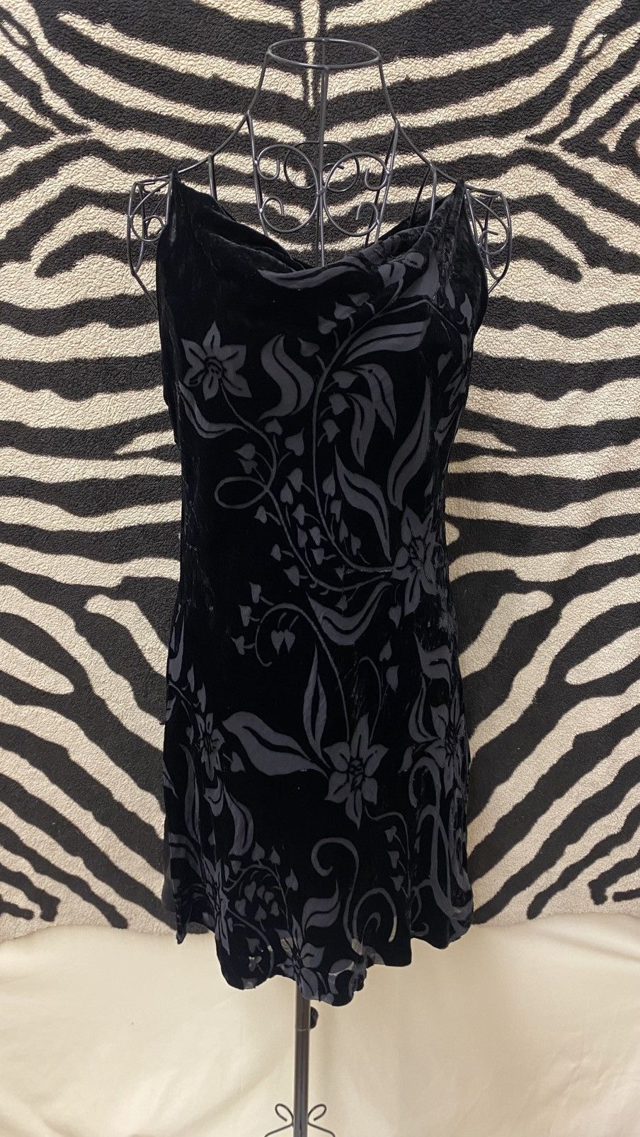 Vintage Vintage black silk cocktail dress Size S / US 4 / IT 40 - 3 Thumbnail