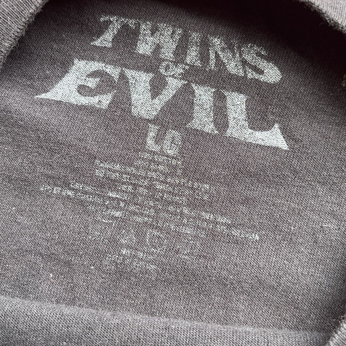 Marilyn Manson TWINS OF EVIL MARILYN MANSON ROB ZOMBIE HELL NEVER DIES TOUR Size US L / EU 52-54 / 3 - 17 Thumbnail