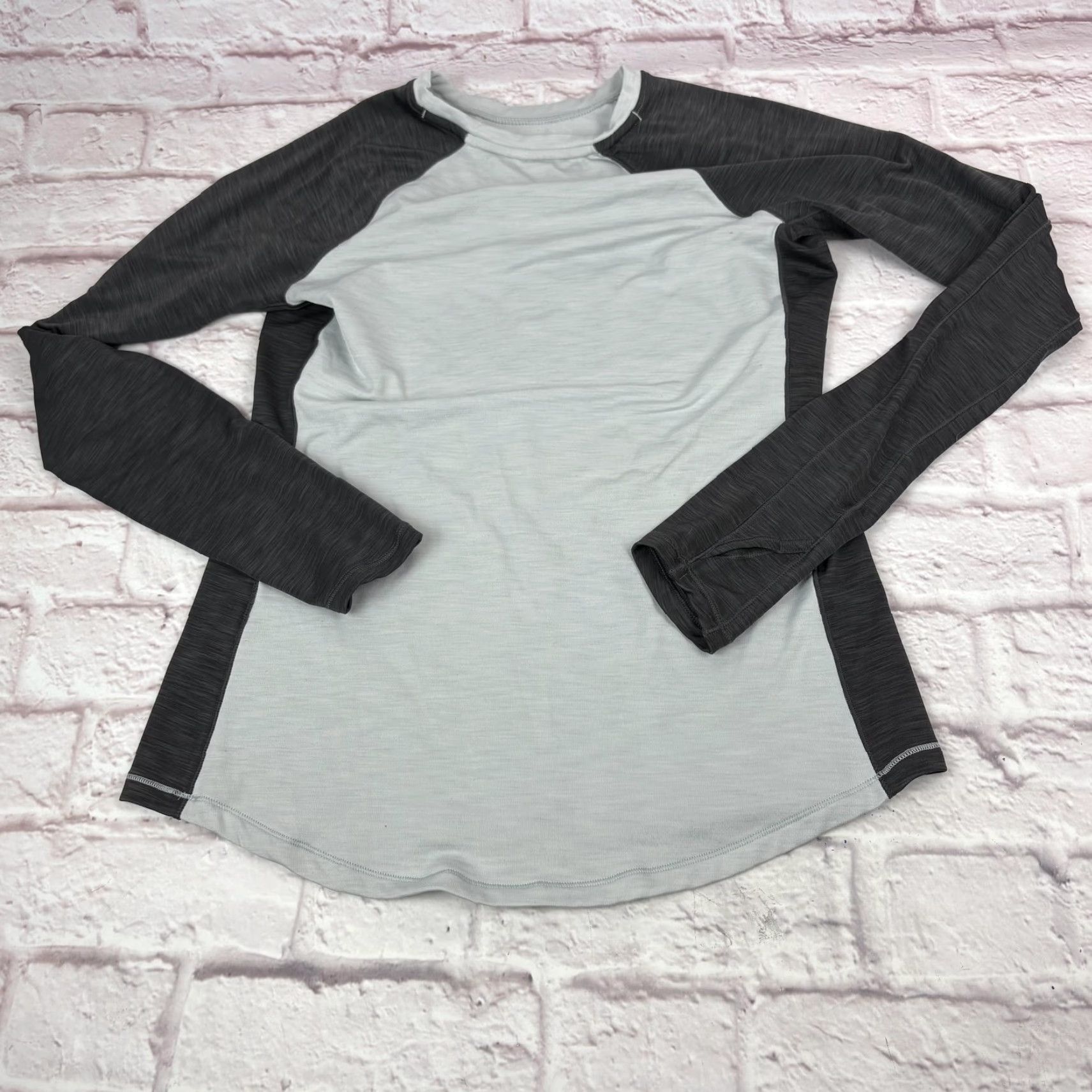 Under Armour Under Armour Shirt Womens Small Gray Long Sleeve Raglan Athletic Running Top Size S / US 4 / IT 40 - 3 Thumbnail