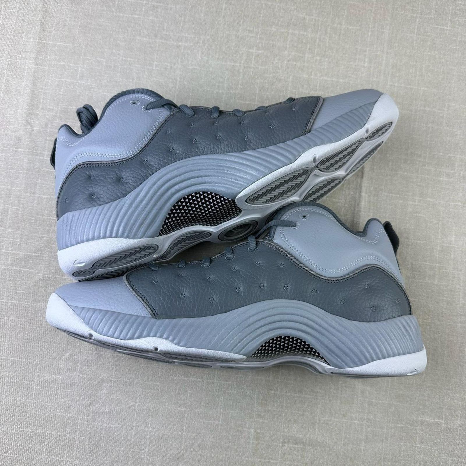 Jordan Brand 2016 Jordan Jumpman Team 2 “Cool Grey" Men 13 Size US 13 / EU 46 - 4 Thumbnail