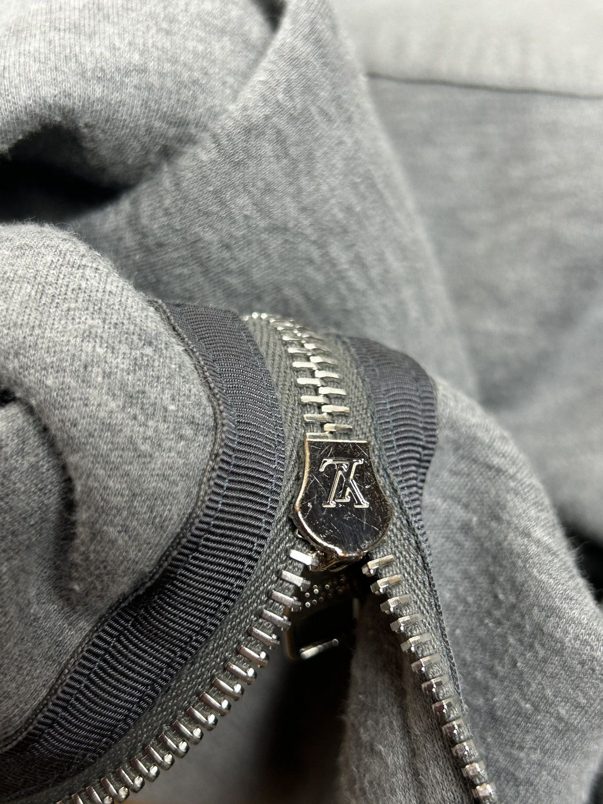 Louis Vuitton Louis Vuitton Logo Zippered Zip Hoodie Grey XL Size US XL / EU 56 / 4 - 12 Thumbnail