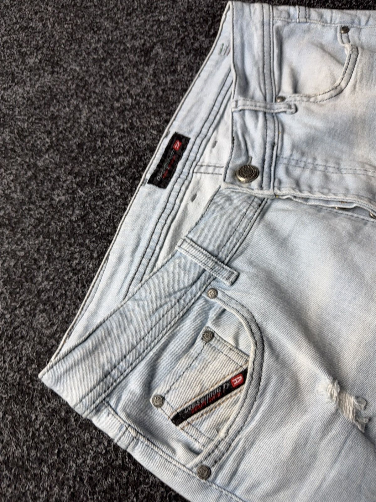 Diesel 00s Diesel Industry Light Wash Distressed Jeans Y2K Italy Size US 34 / EU 50 - 11 Thumbnail