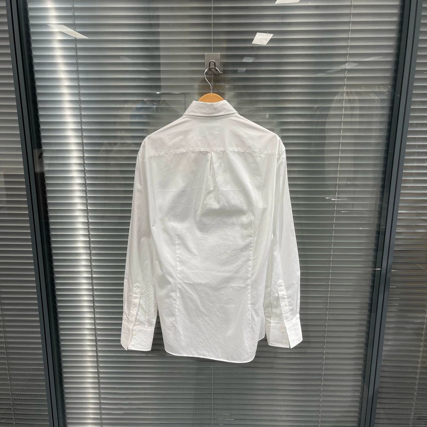 Brunello Cucinelli Brunello Cucinelli Classic Solid Shirt L 99 New Size US L / EU 52-54 / 3 - 2 Thumbnail