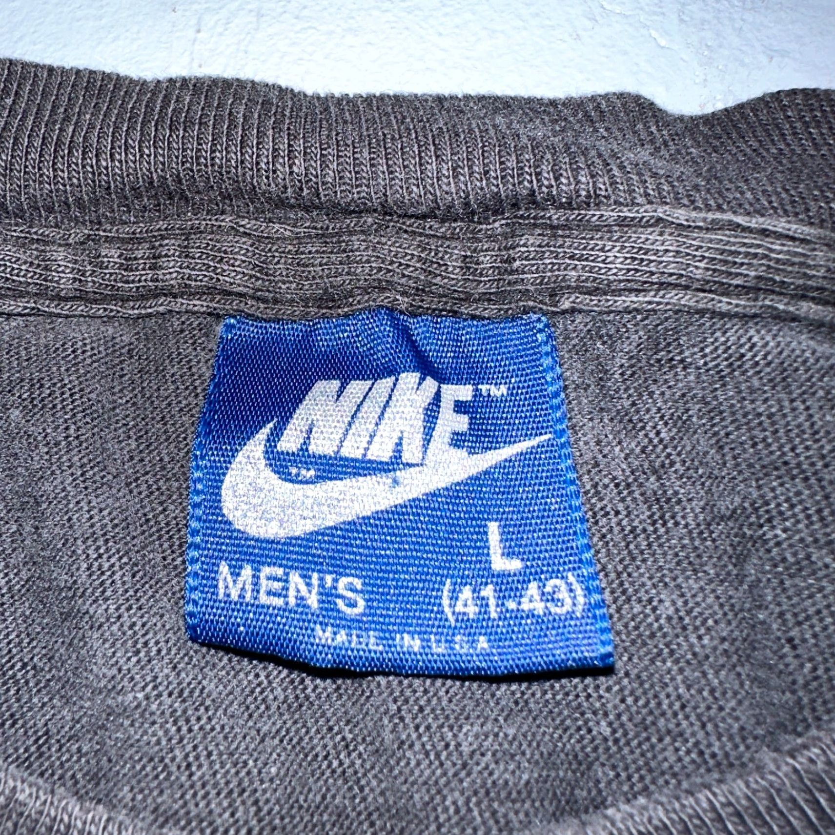 Nike VINTAGE Nike Gym Tank Top T-Shirt 80s Faded Black L Graphic Print Mens Size US L / EU 52-54 / 3 - 3 Thumbnail