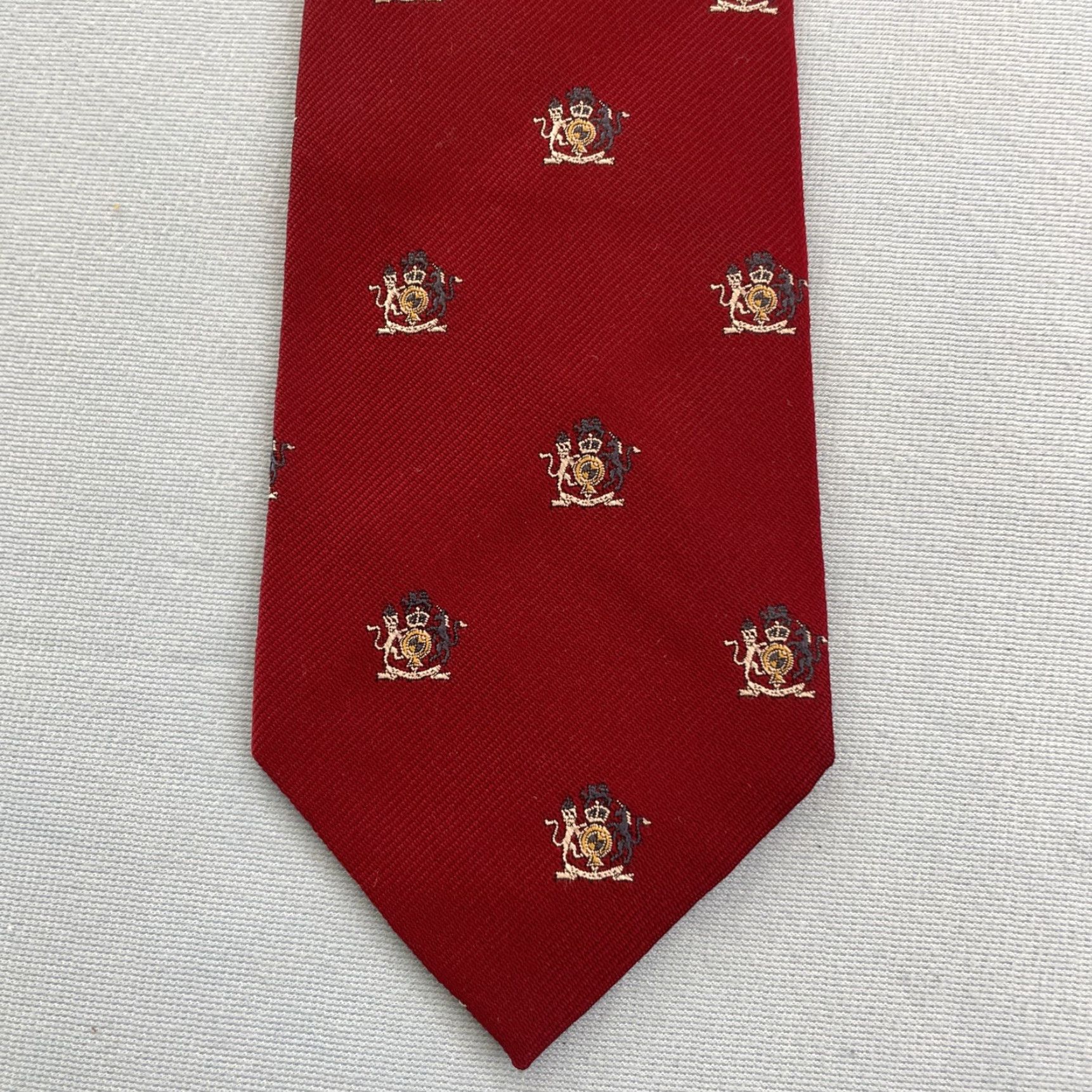 Vintage St. Clair's vtg Necktie Clubs English Woven Silk Poly Tie Unicorn Crest Red 3x57 Size ONE SIZE - 3 Thumbnail