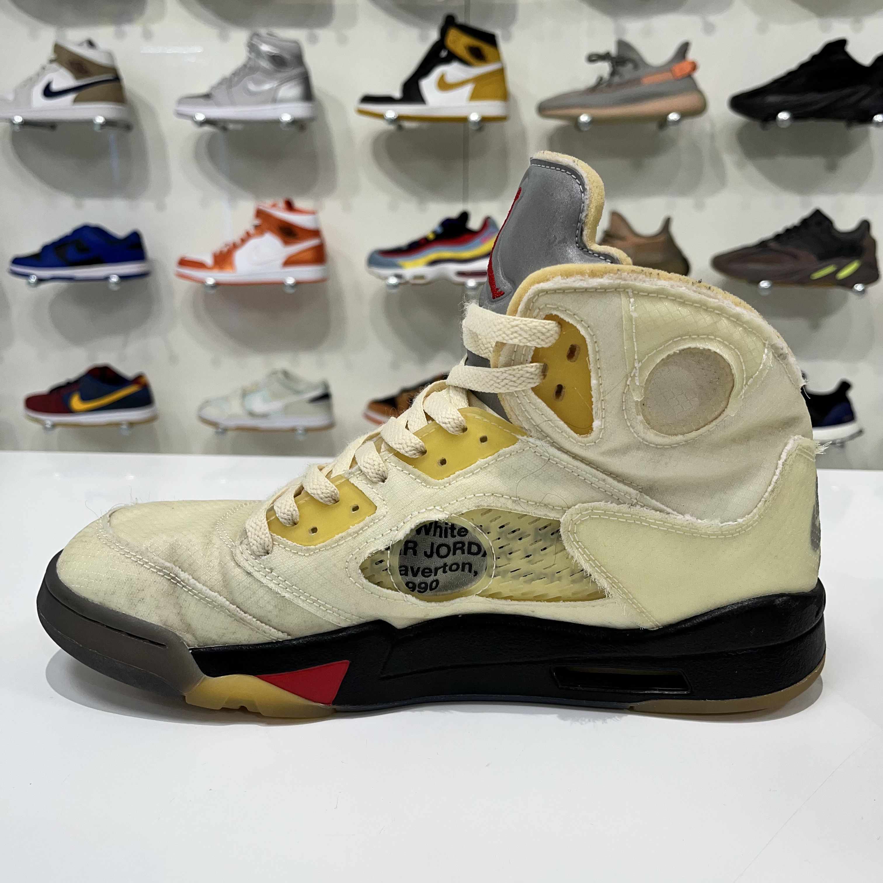Nike × Off-White Air Jordan 5 Retro x Off-White Sail Size US 11 / EU 44 - 13 Thumbnail