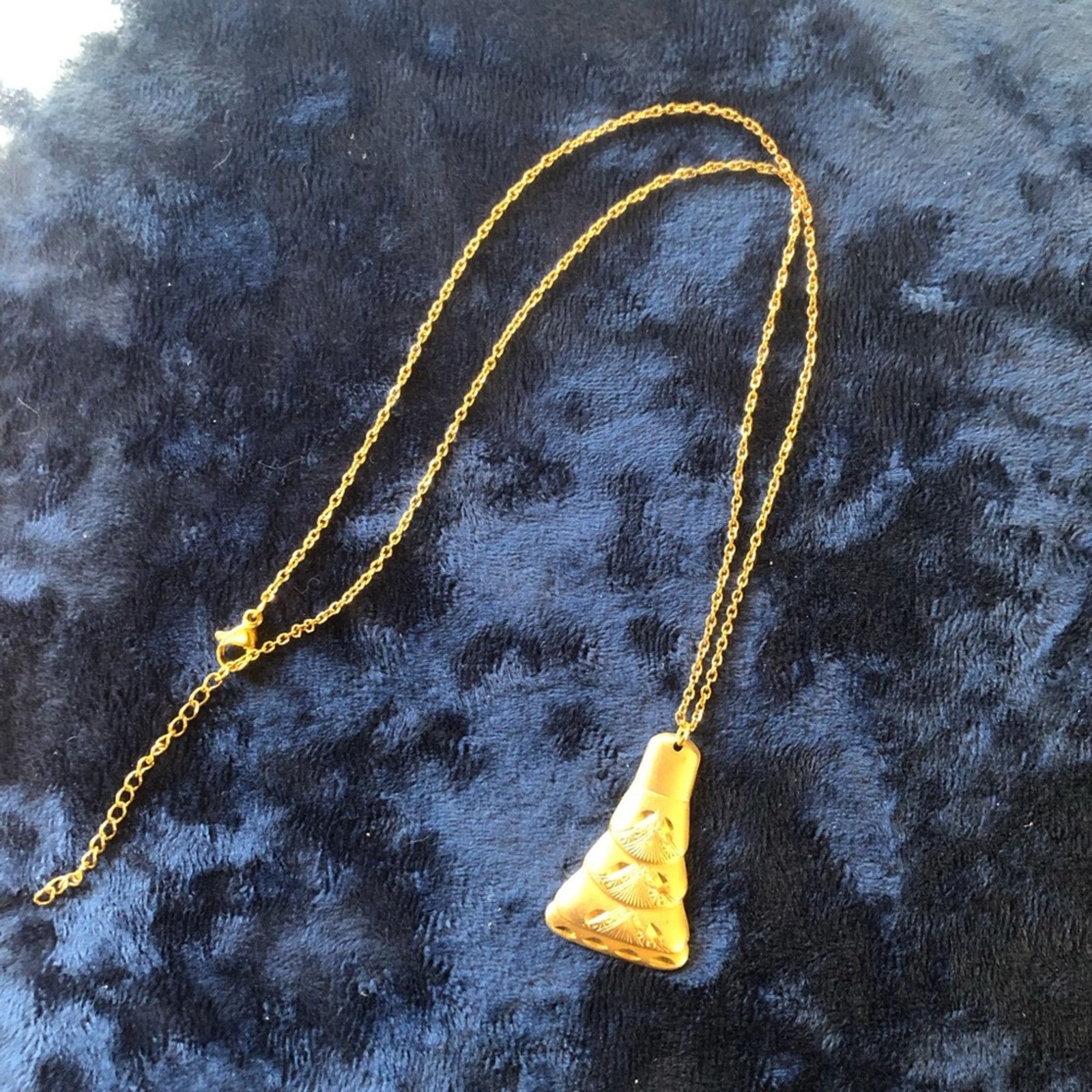 Vintage Vintage repurpose diamond cut gold pendant on chain necklace Size ONE SIZE - 1 Thumbnail