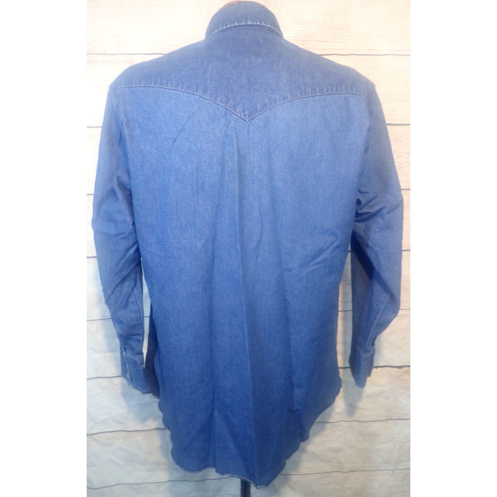 Wrangler Vintage Wrangler Men's Denim Western Shirt Long Sleeve Size Large Blue Cowby, Pearl Snap, Logo Accents Size US L / EU 52-54 / 3 - 3 Thumbnail