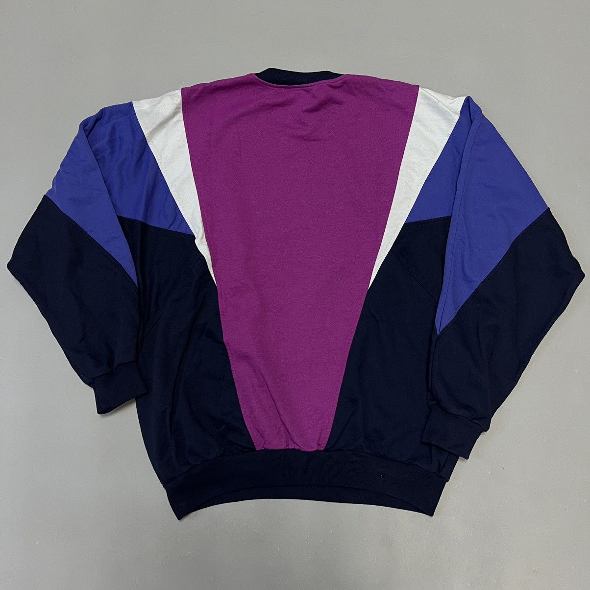 Vintage Adidas Vintage World Wide Brand Very Rare Sweatshirt Size US L / EU 52-54 / 3 - 5 Thumbnail