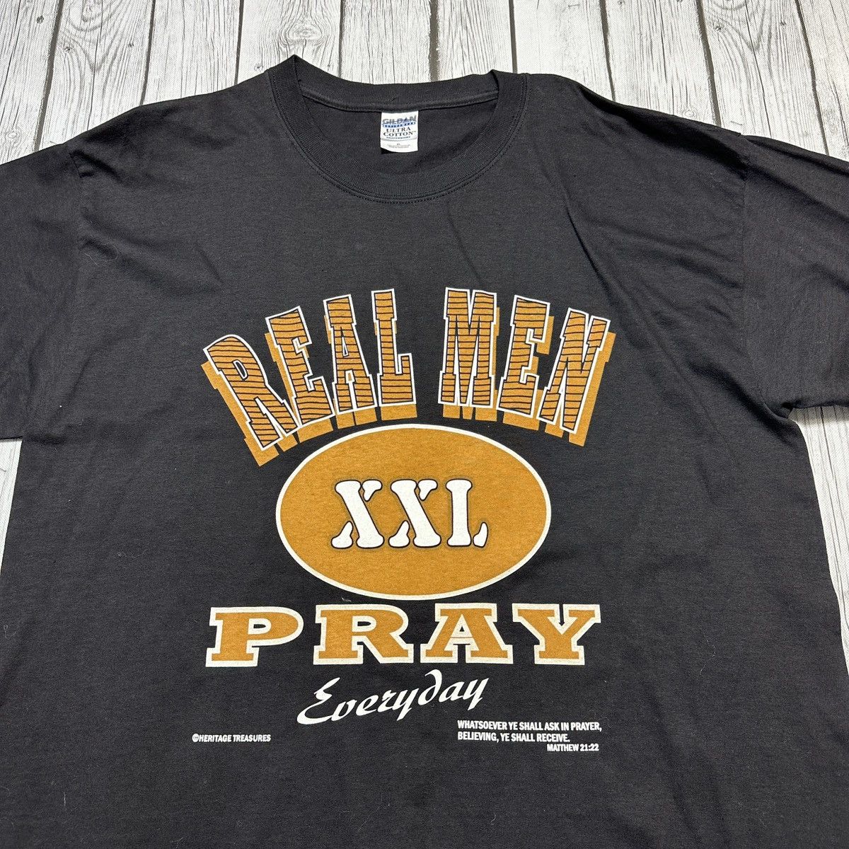 Gildan × Vintage Vintage Real Men Pray tee Size US XL / EU 56 / 4 - 3 Thumbnail