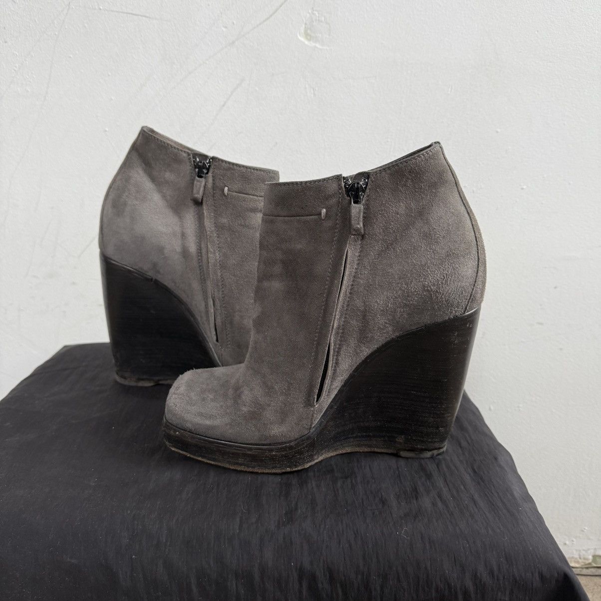Costume National Costume National Grey Suede Wedge Ankle Boots Size US 8 / IT 38 - 4 Thumbnail