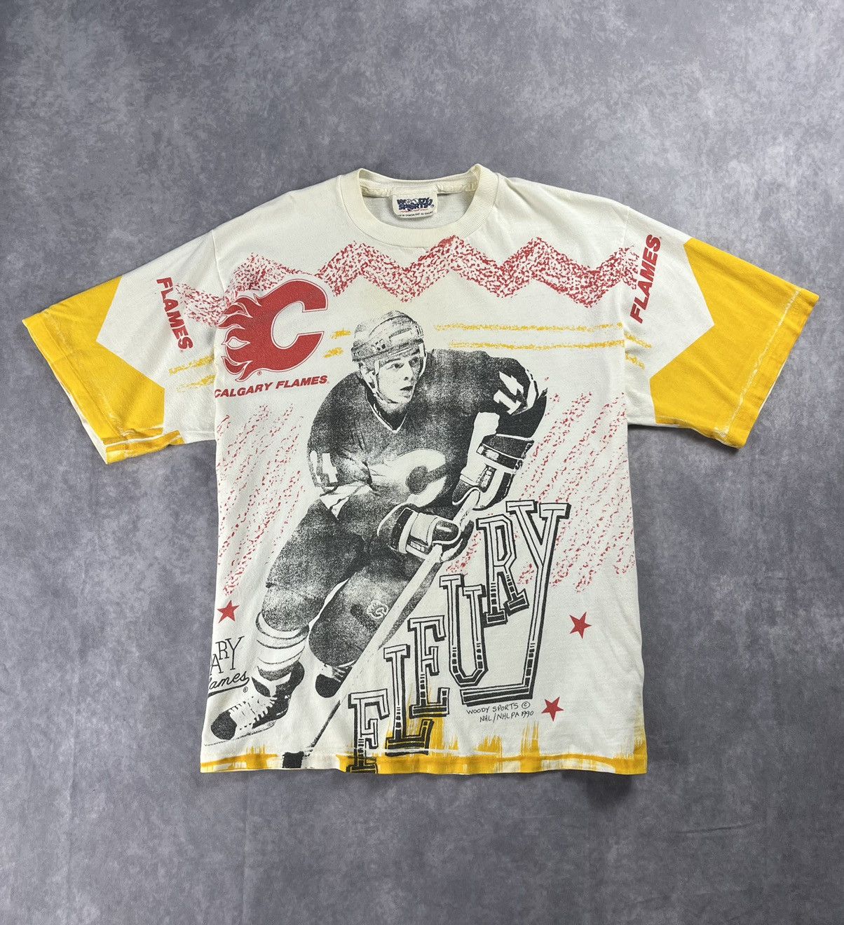 VTG NHL Calgary Flames All Over Print T-Shirt Mens L size