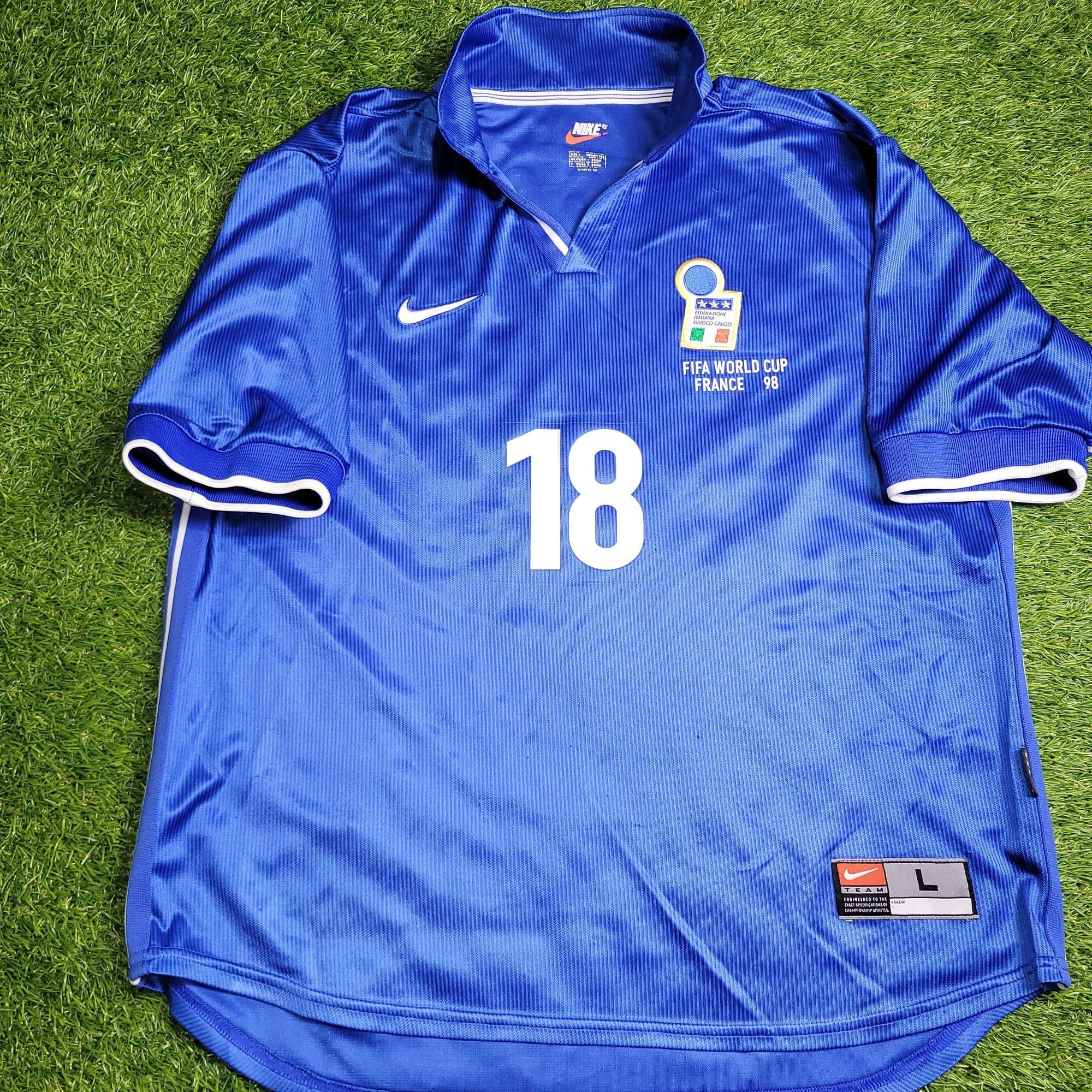 World Cup 1998 Nike Italy Football Shirt Italy Home Nike Baggio 18